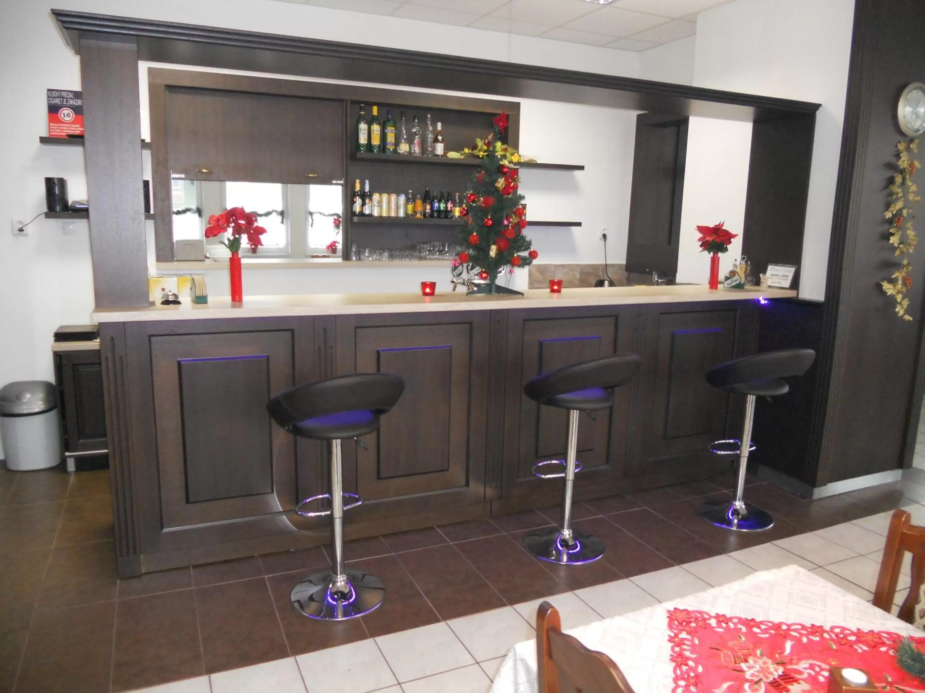 Restaurant/places to eat in Motel Madona