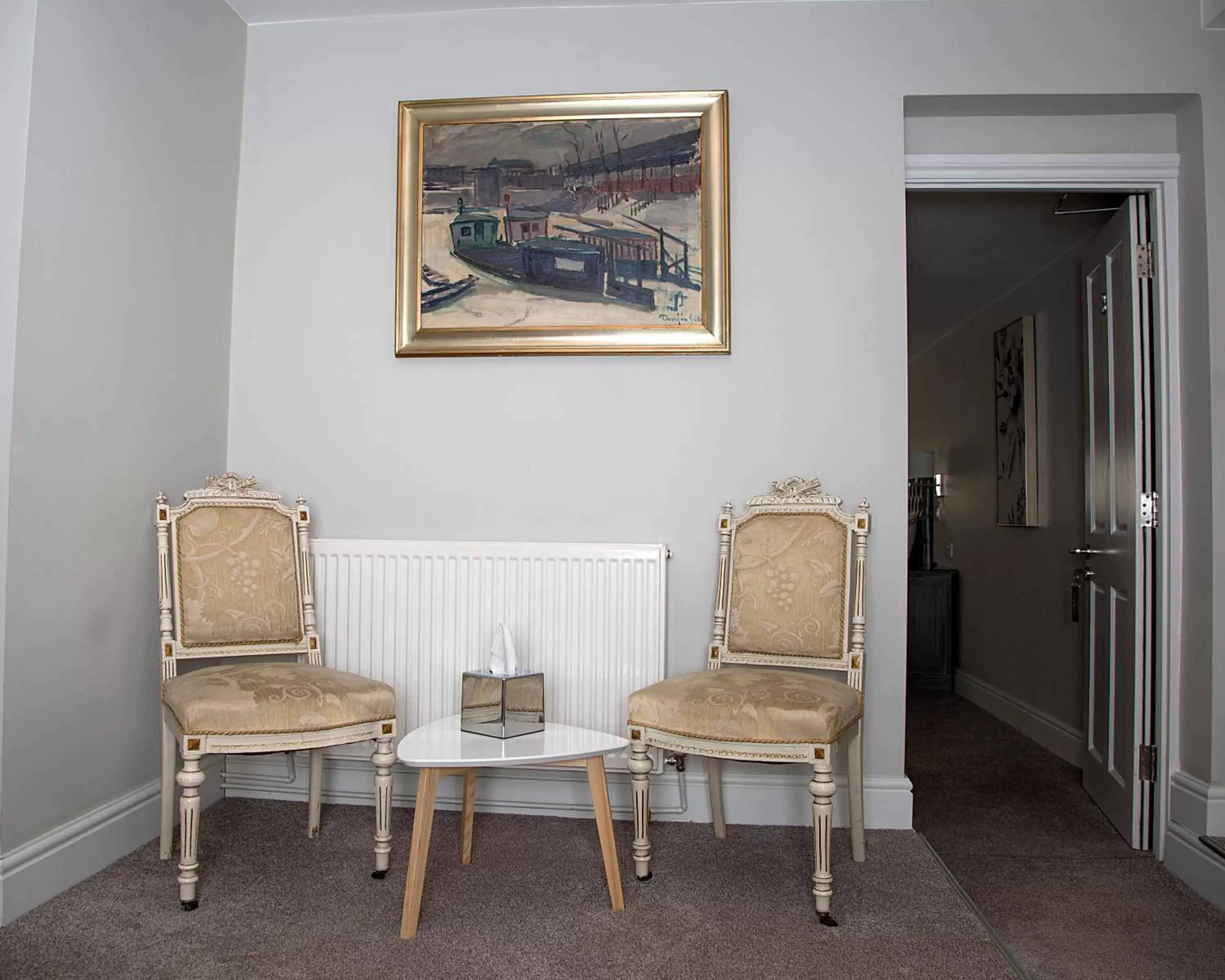 Seating Area in The Maple Manor Hotel and guest holiday parking