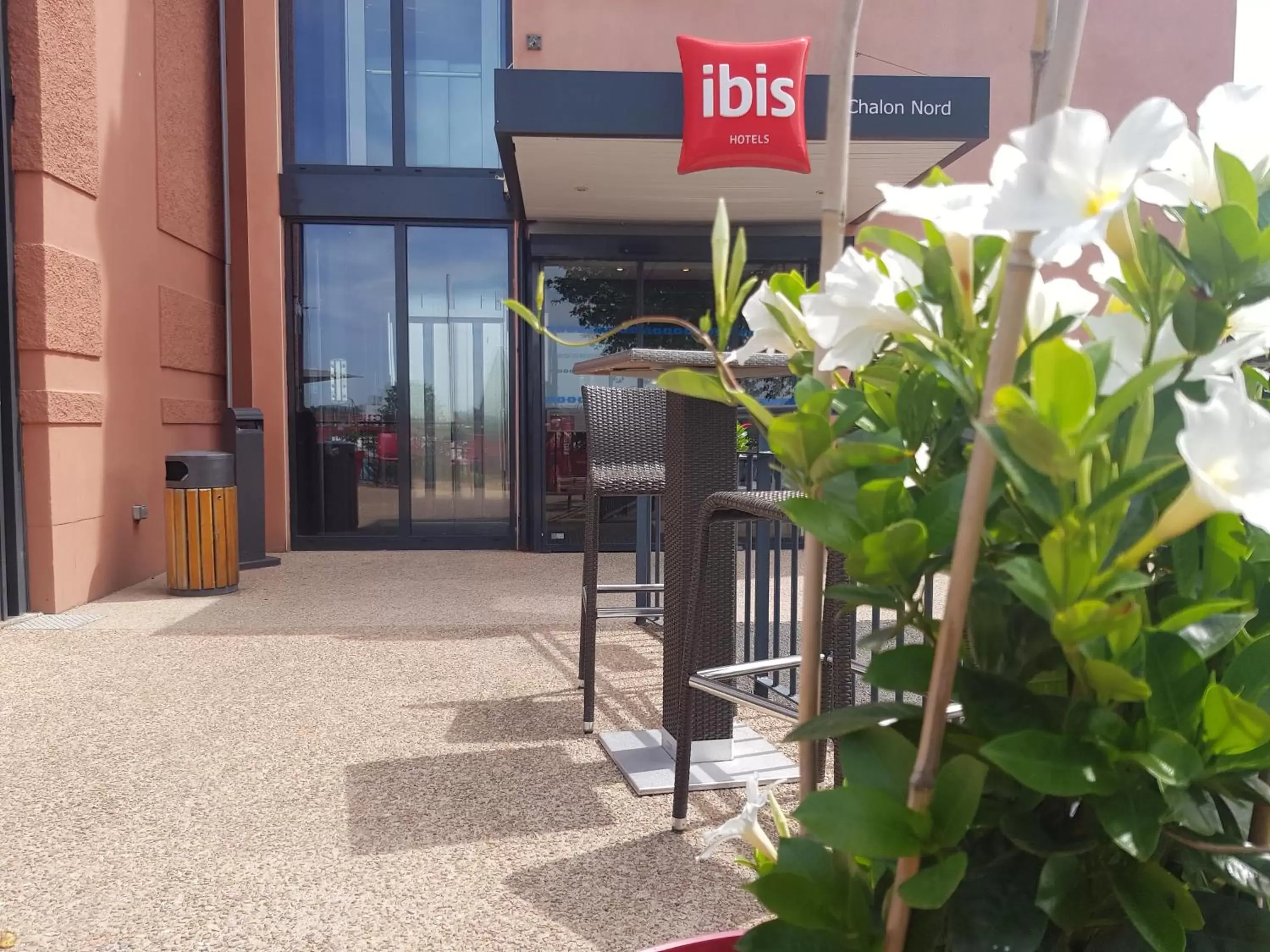 Patio in ibis Chalon Sur Saone Nord