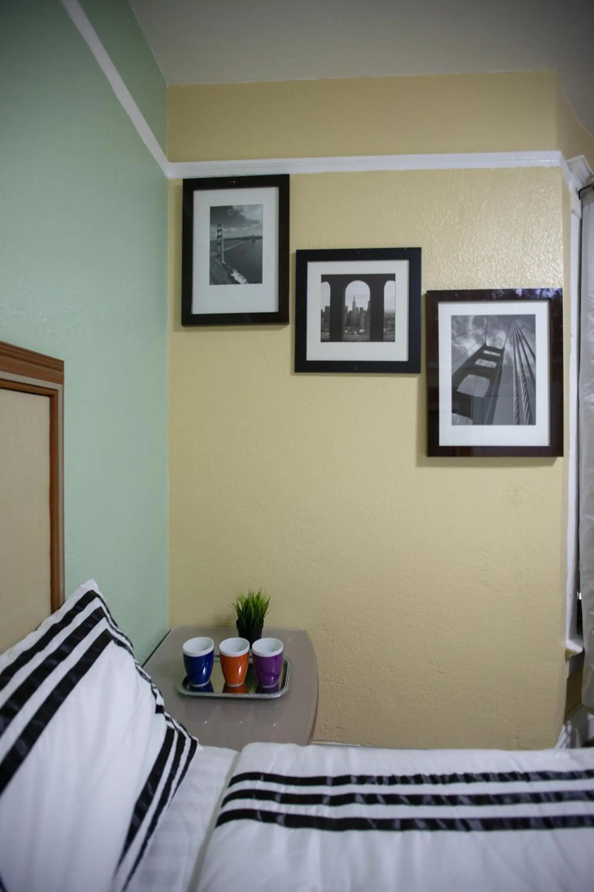 Deluxe King Room - Private Bathroom in Sunnyside Hotel-Downtown San Francisco Deluxe King Room - Private Bathroom in Sunnyside Hotel-Downtown San Francisco