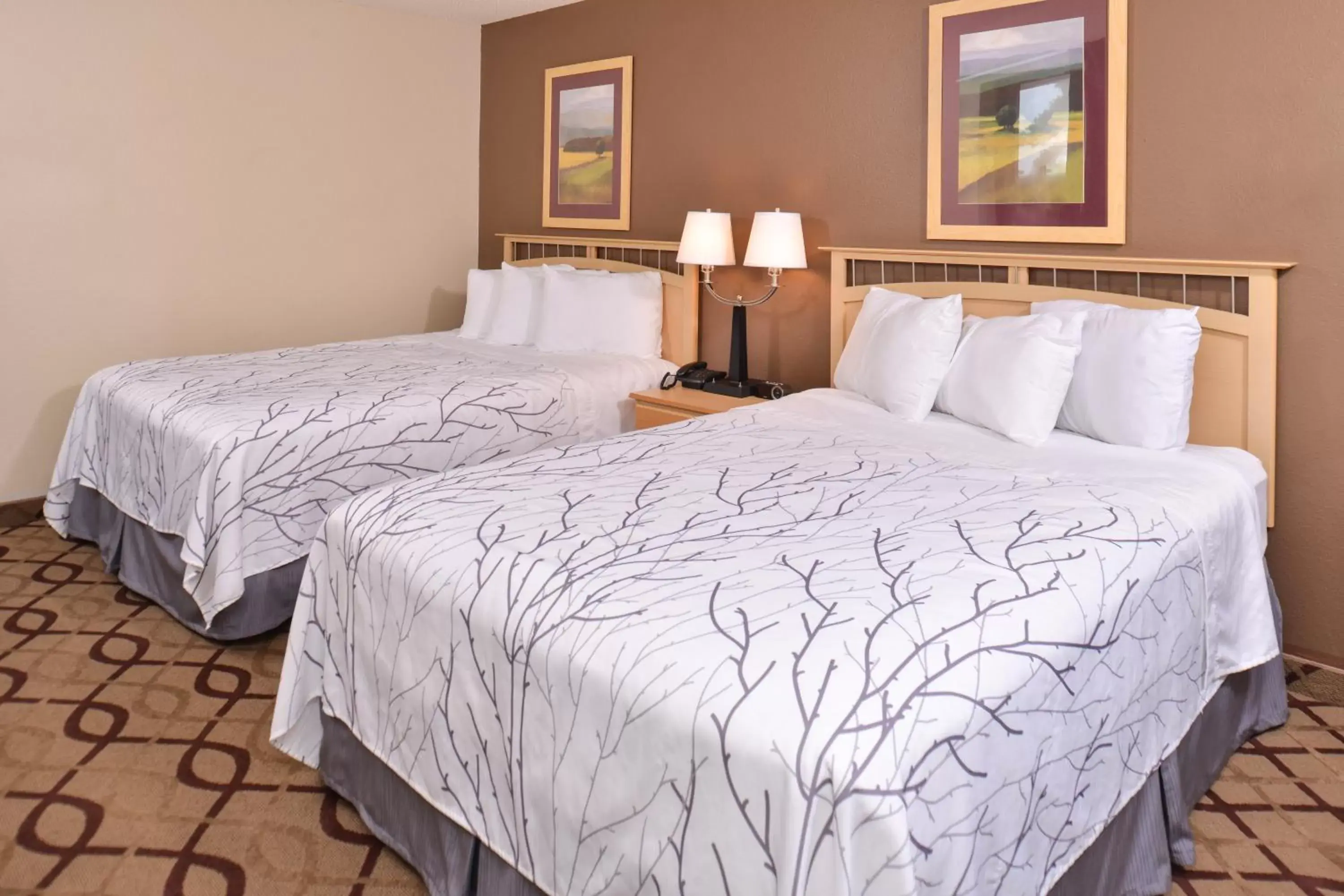 Bed in Cottonwood Inn and Conference Center