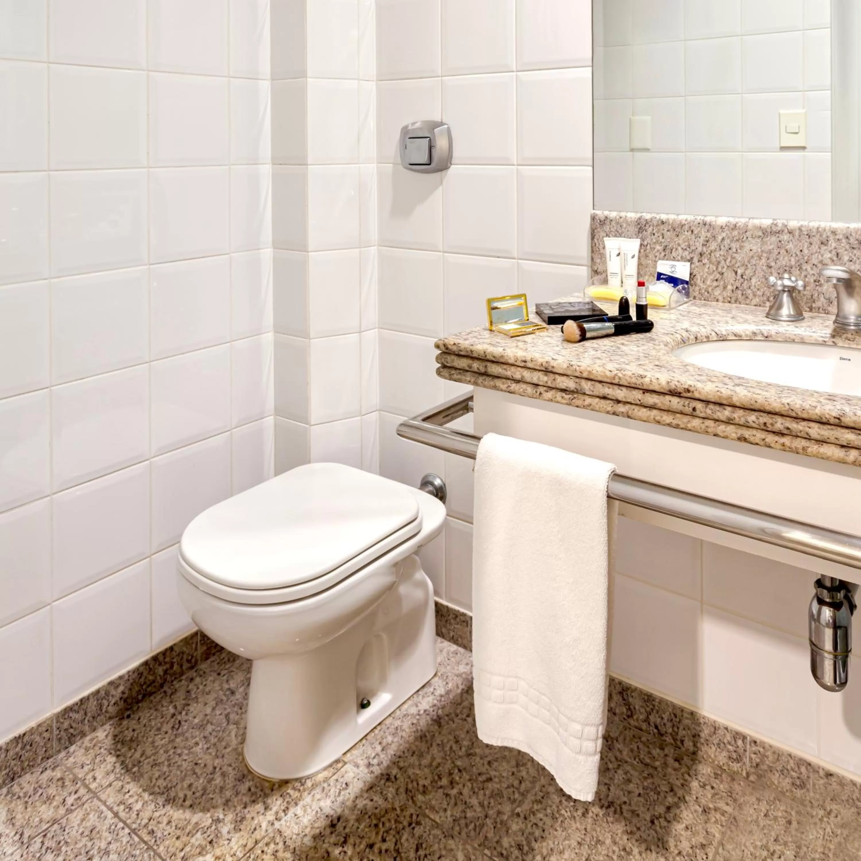 Toilet in Blue Tree Towers Joinville