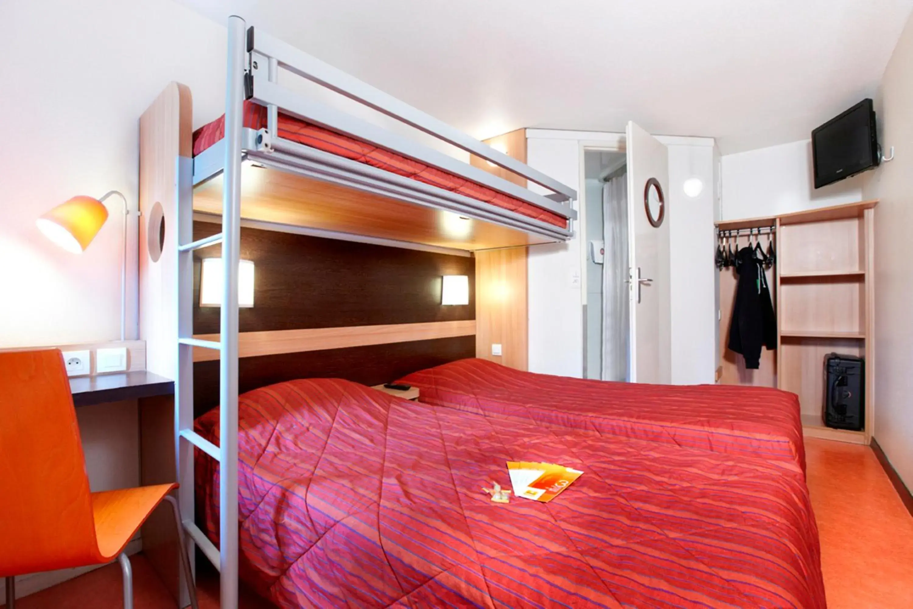 Bedroom, Bunk Bed in Premiere Classe Dunkerque Est Armbouts Cappel
