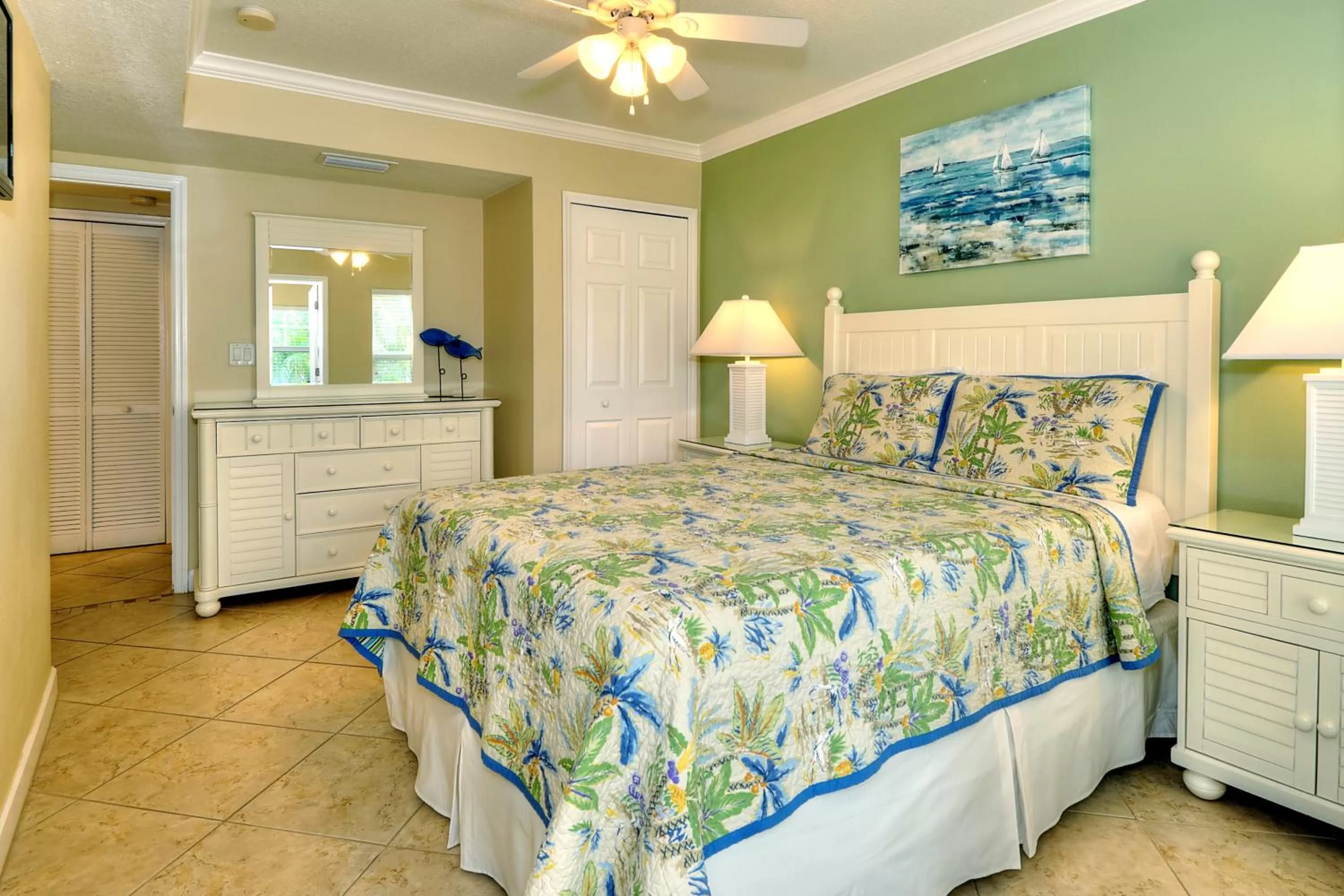 Bedroom, Bed in Barefoot Beach Resort