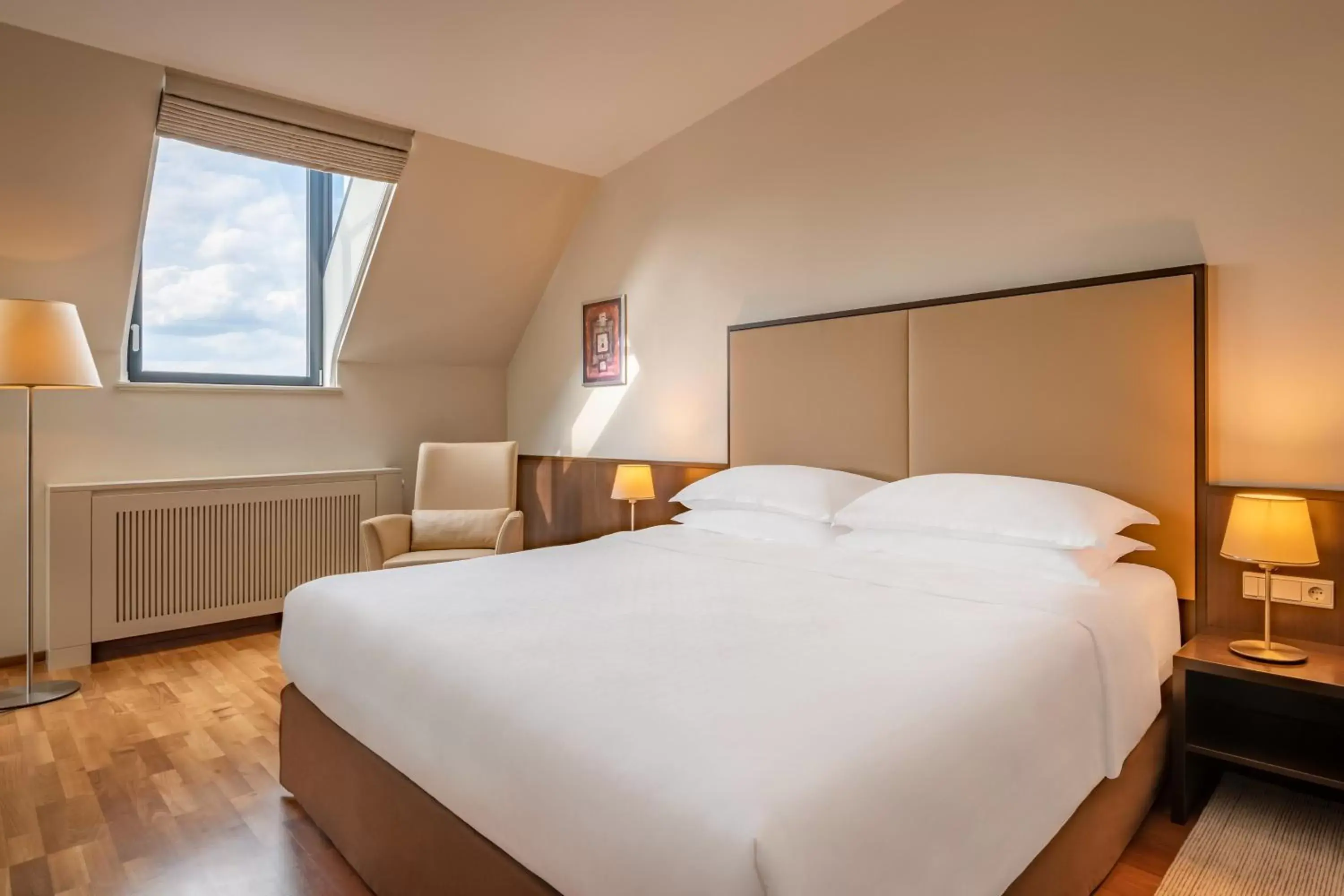 Bedroom, Bed in Sheraton Grand Salzburg