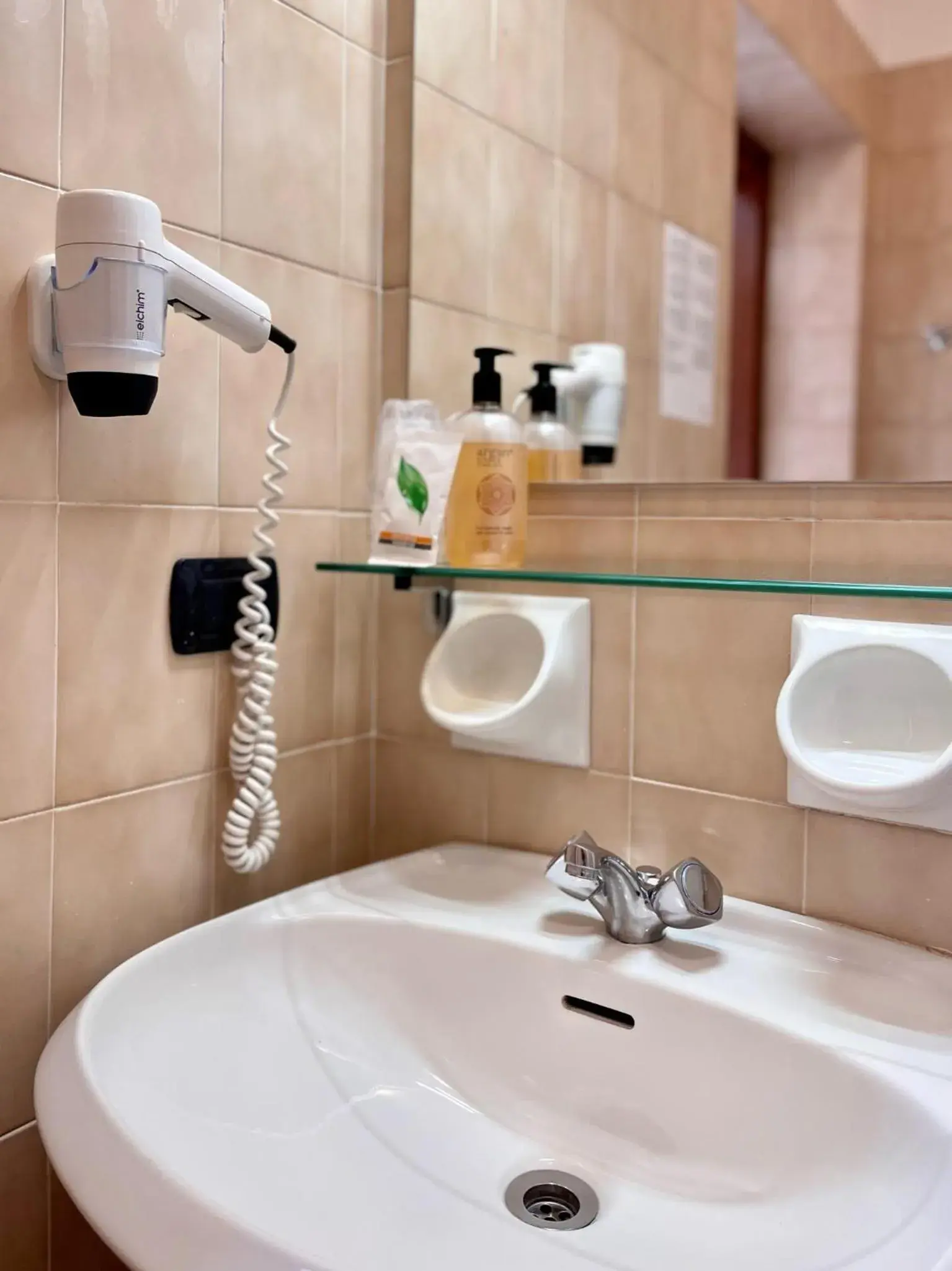 Bathroom in Hotel Gardenia