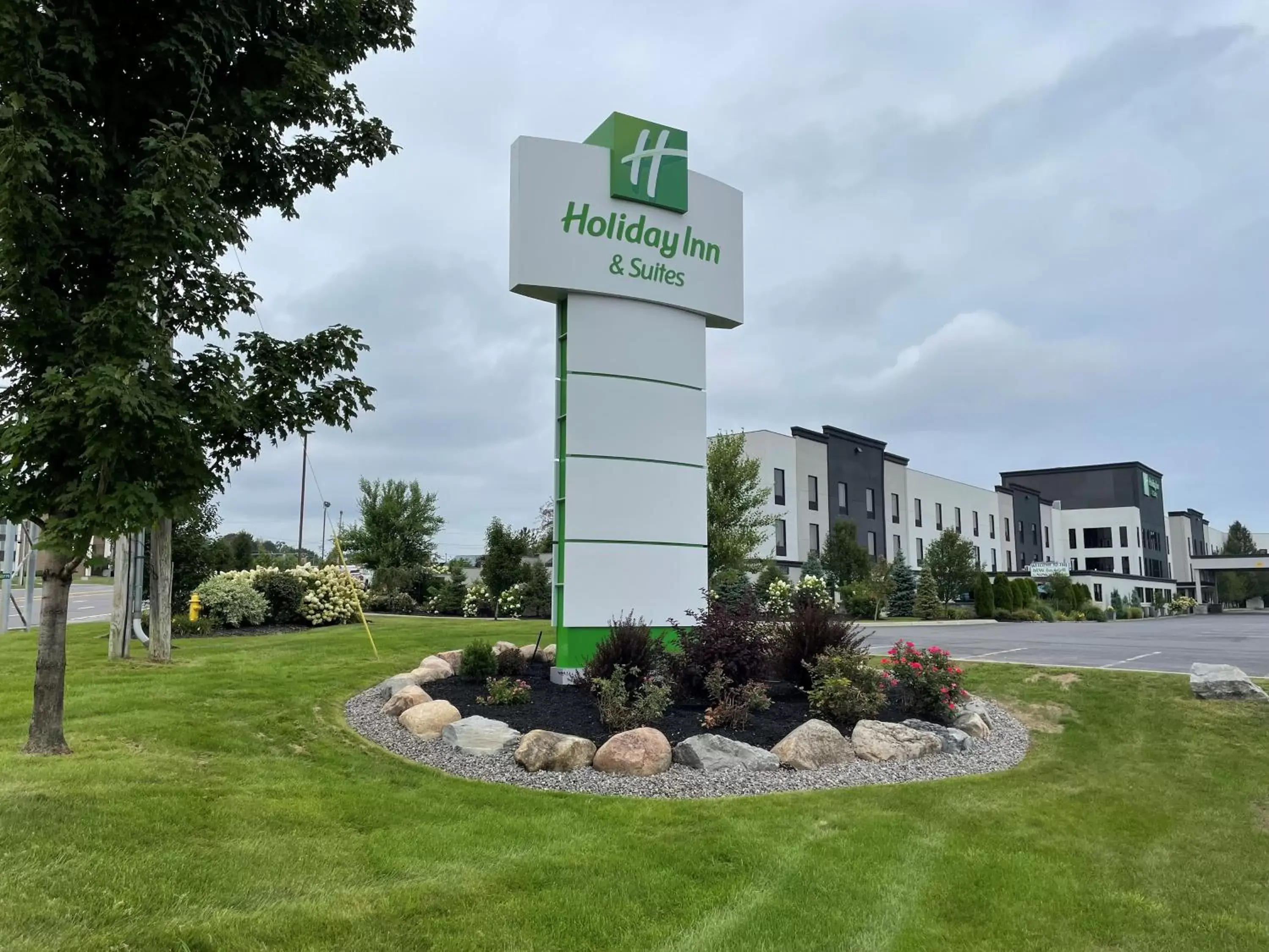 Property logo or sign, Property Building in Holiday Inn & Suites Syracuse Airport - Liverpool, an IHG Hotel