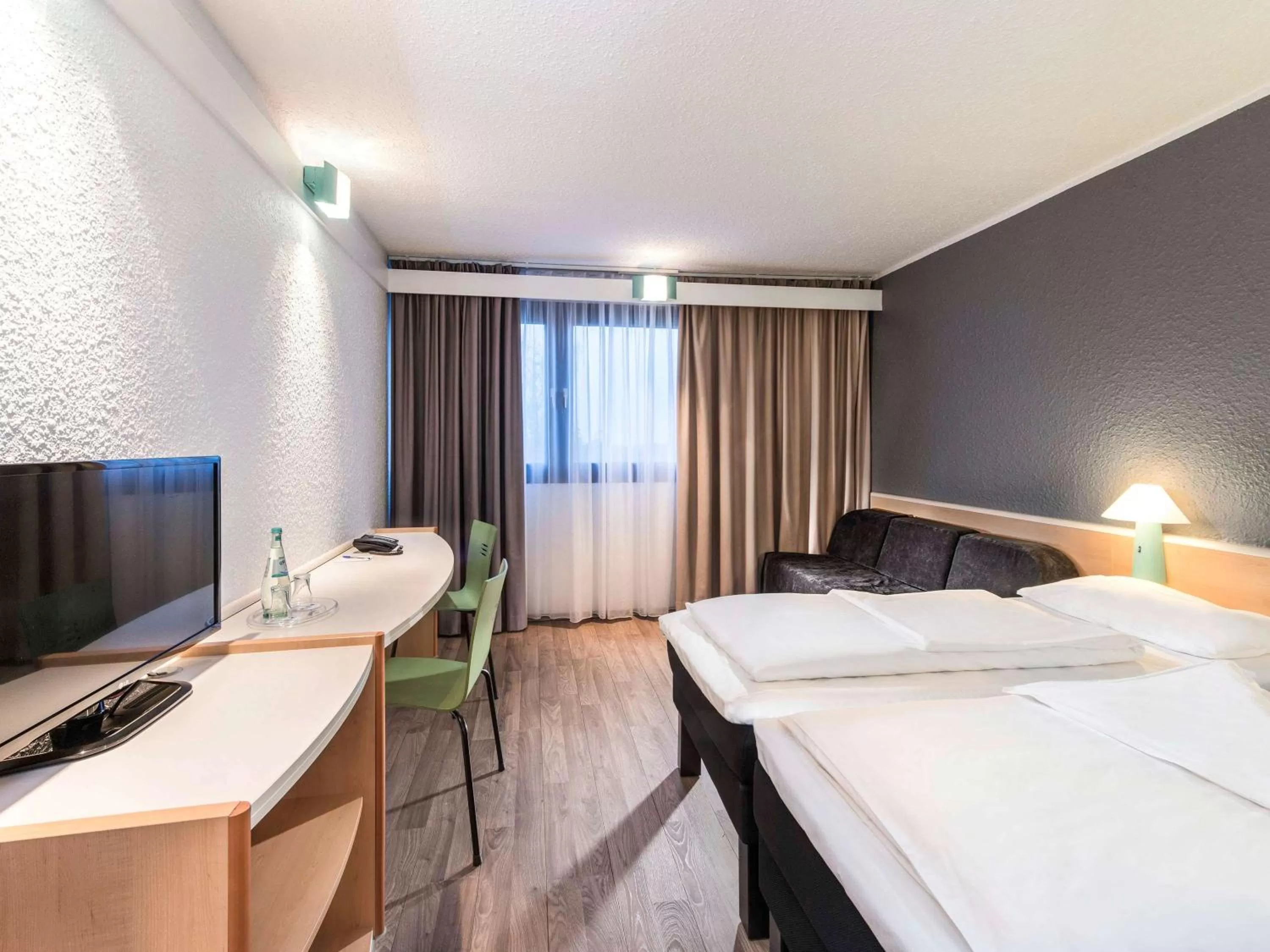 Photo of the whole room in ibis Dortmund West