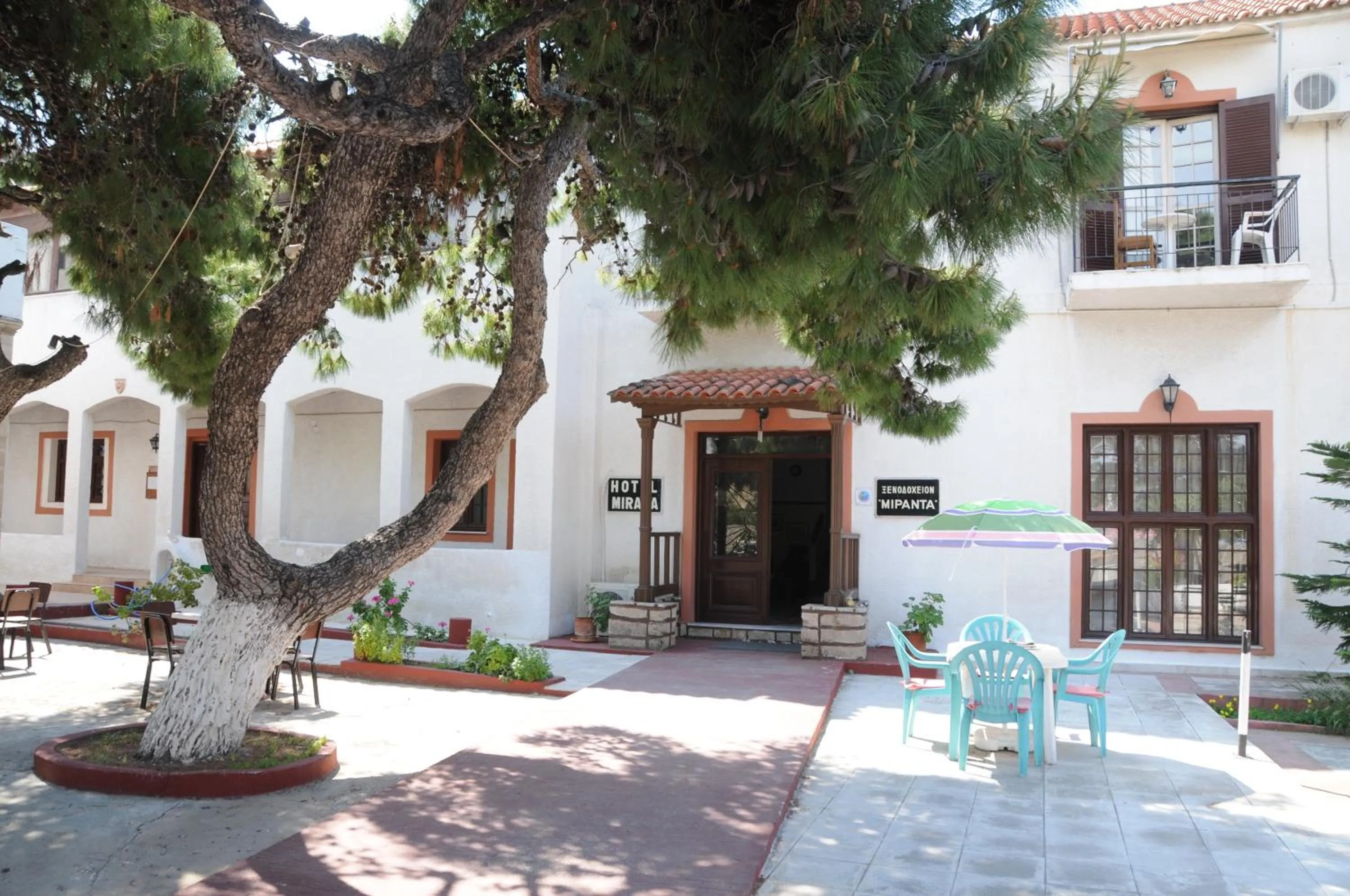 Facade/entrance in Miranta Hotel - Apartments & Studios