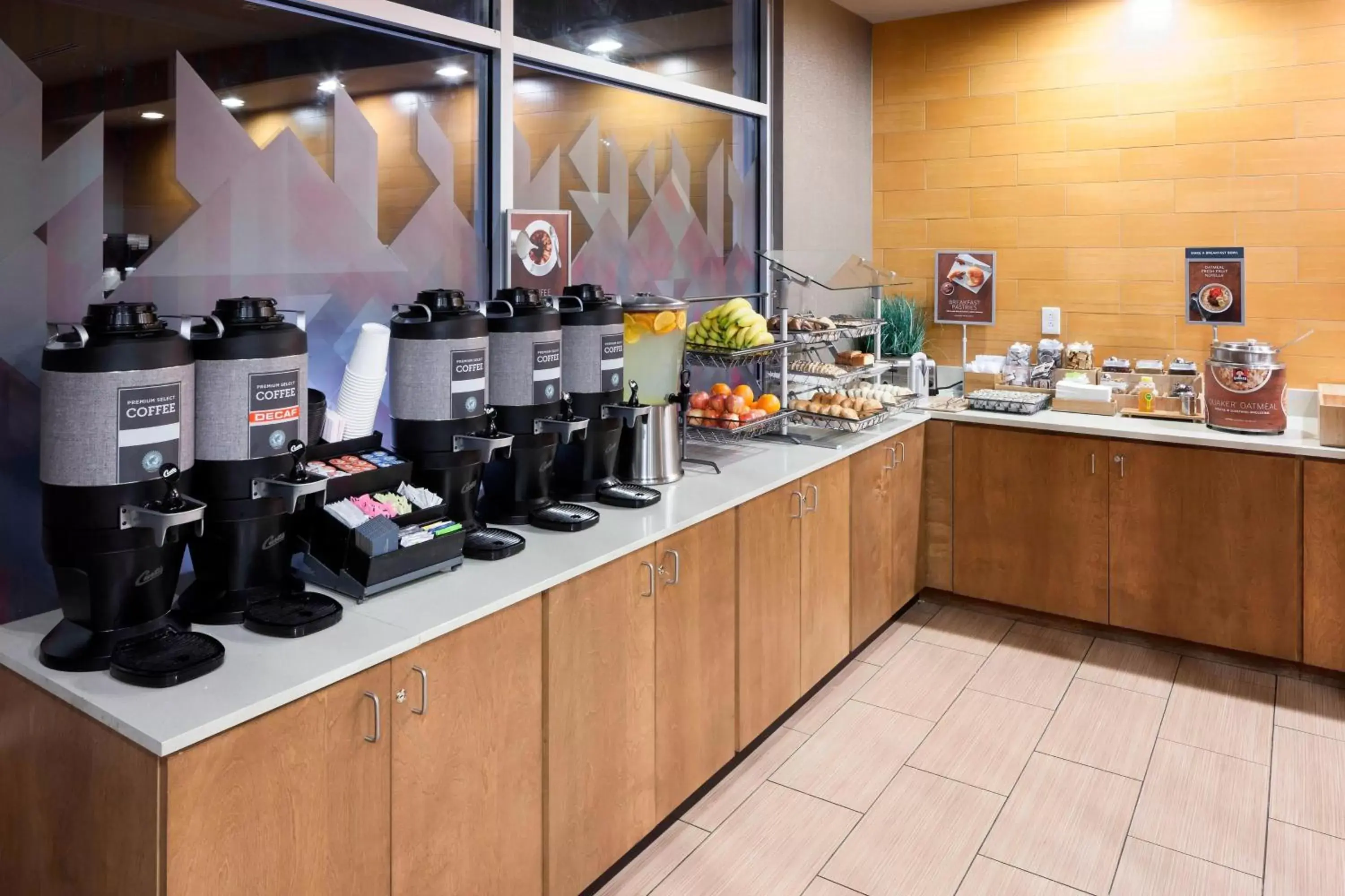 Breakfast in SpringHill Suites by Marriott Salt Lake City Airport