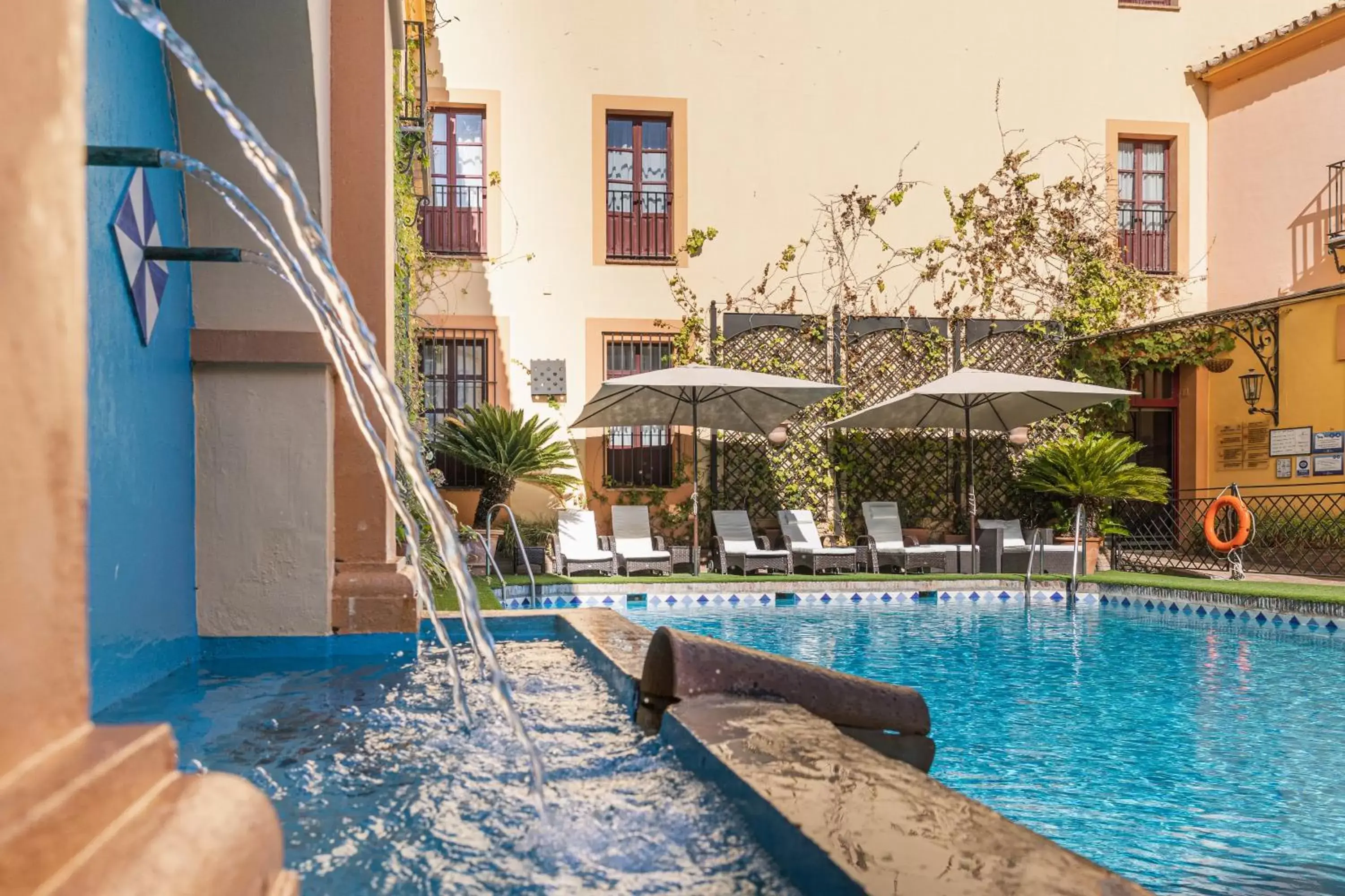 Swimming Pool in Hotel Alcázar de la Reina