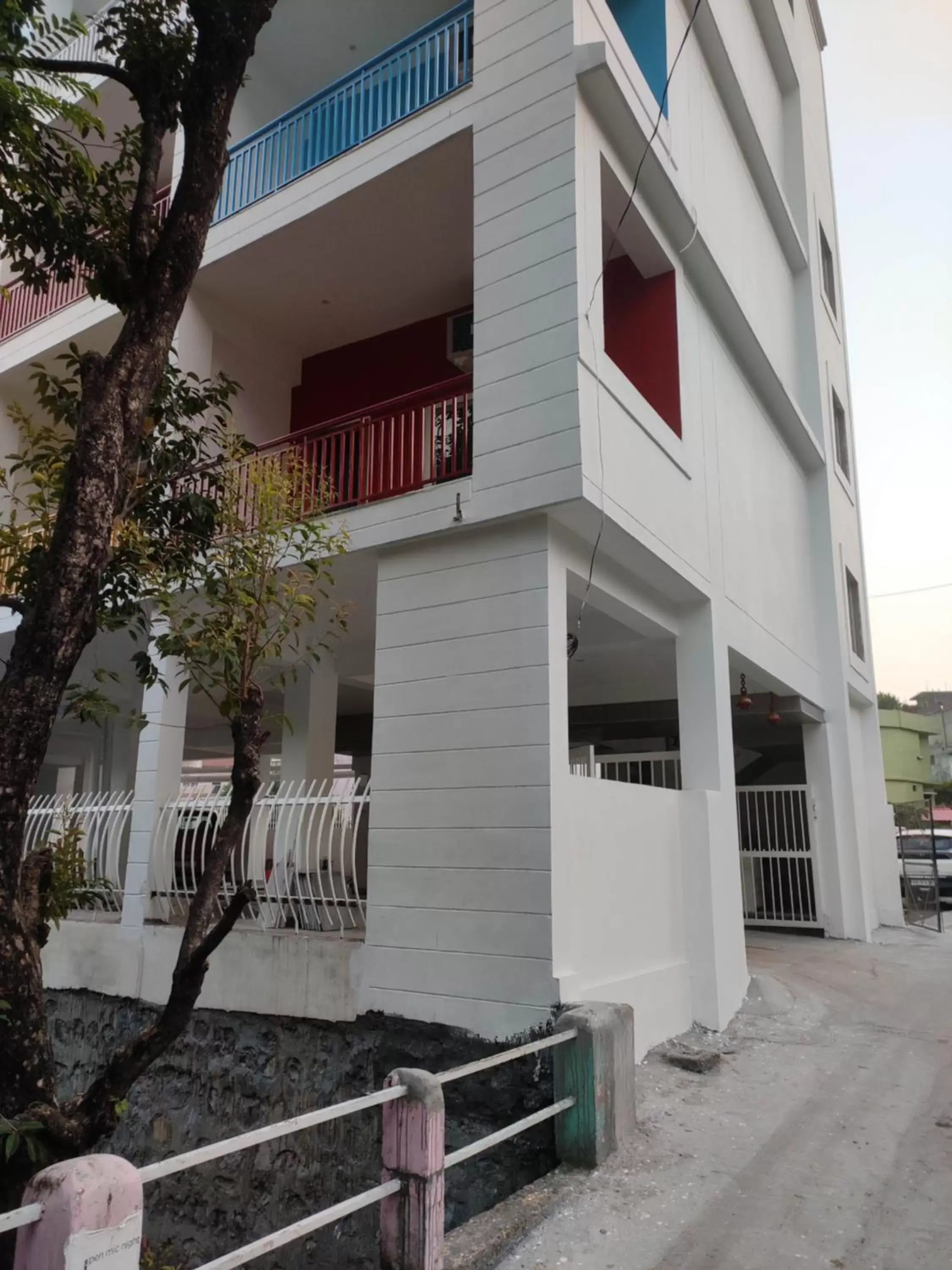 Facade/entrance in Hill Hoppers Hotel Facade/entrance in Hill Hoppers Hotel