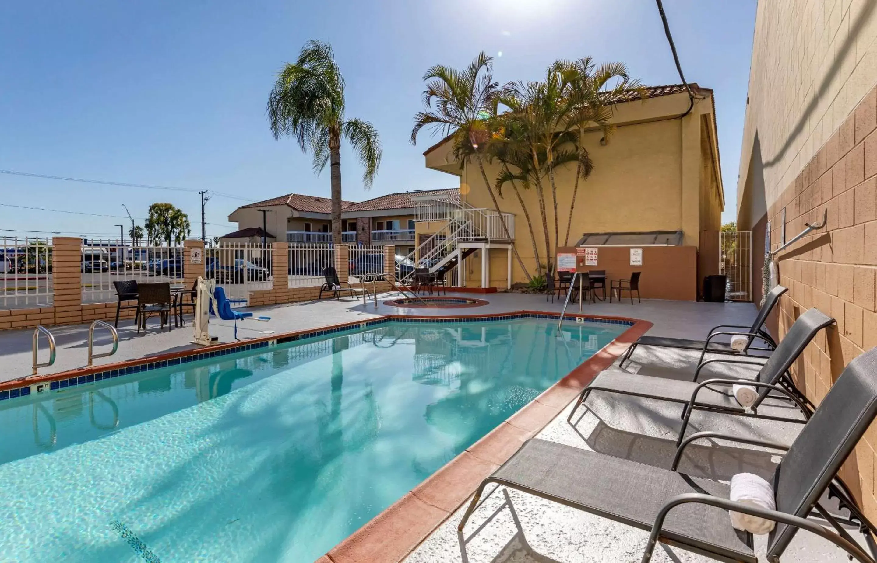 Pool view, Swimming Pool in Quality Inn Long Beach - Signal Hill