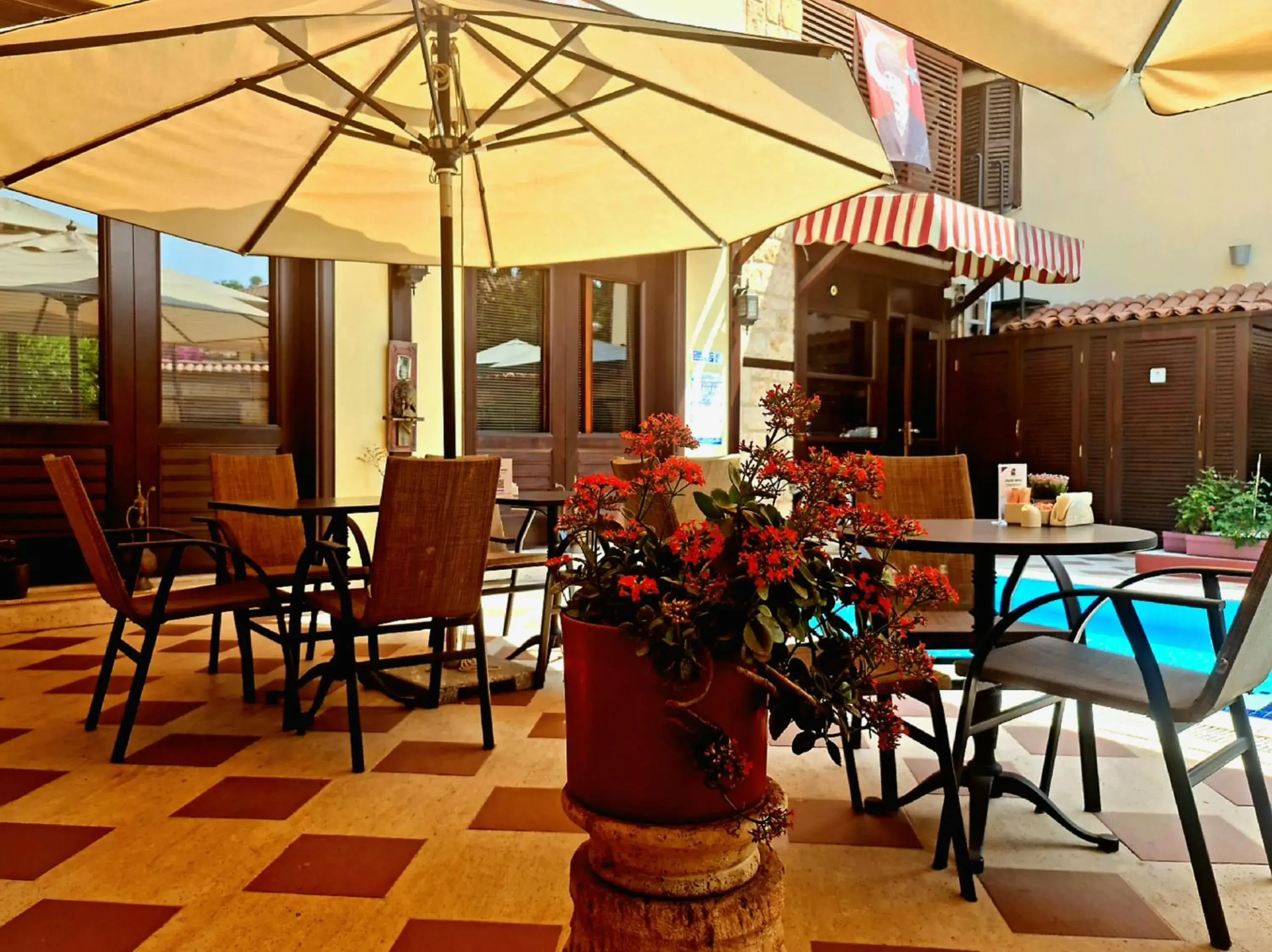 Patio, Restaurant/Places to Eat in Eski Masal Hotel