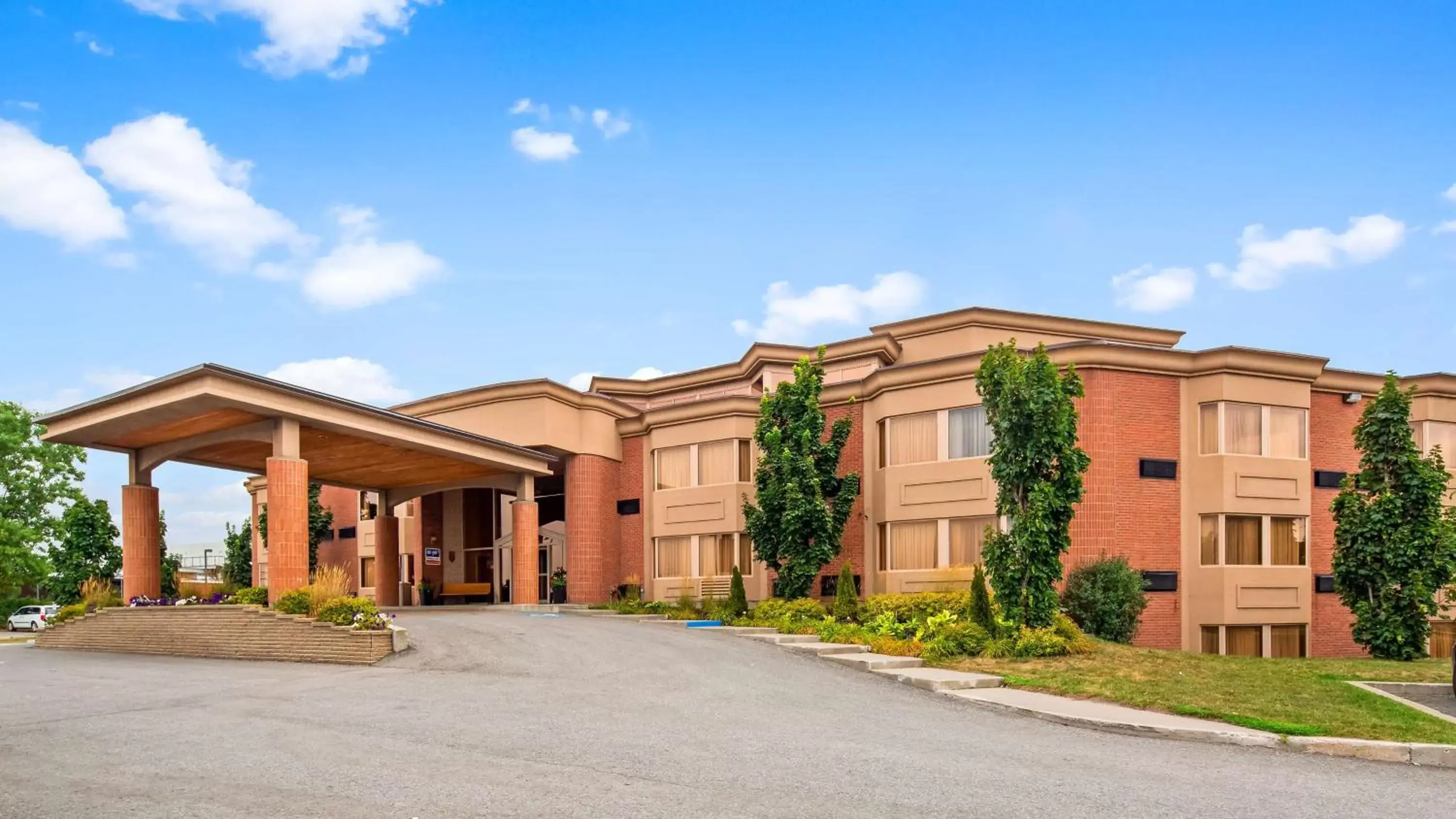 Property Building in Best Western Laval-Montreal & Conference Centre