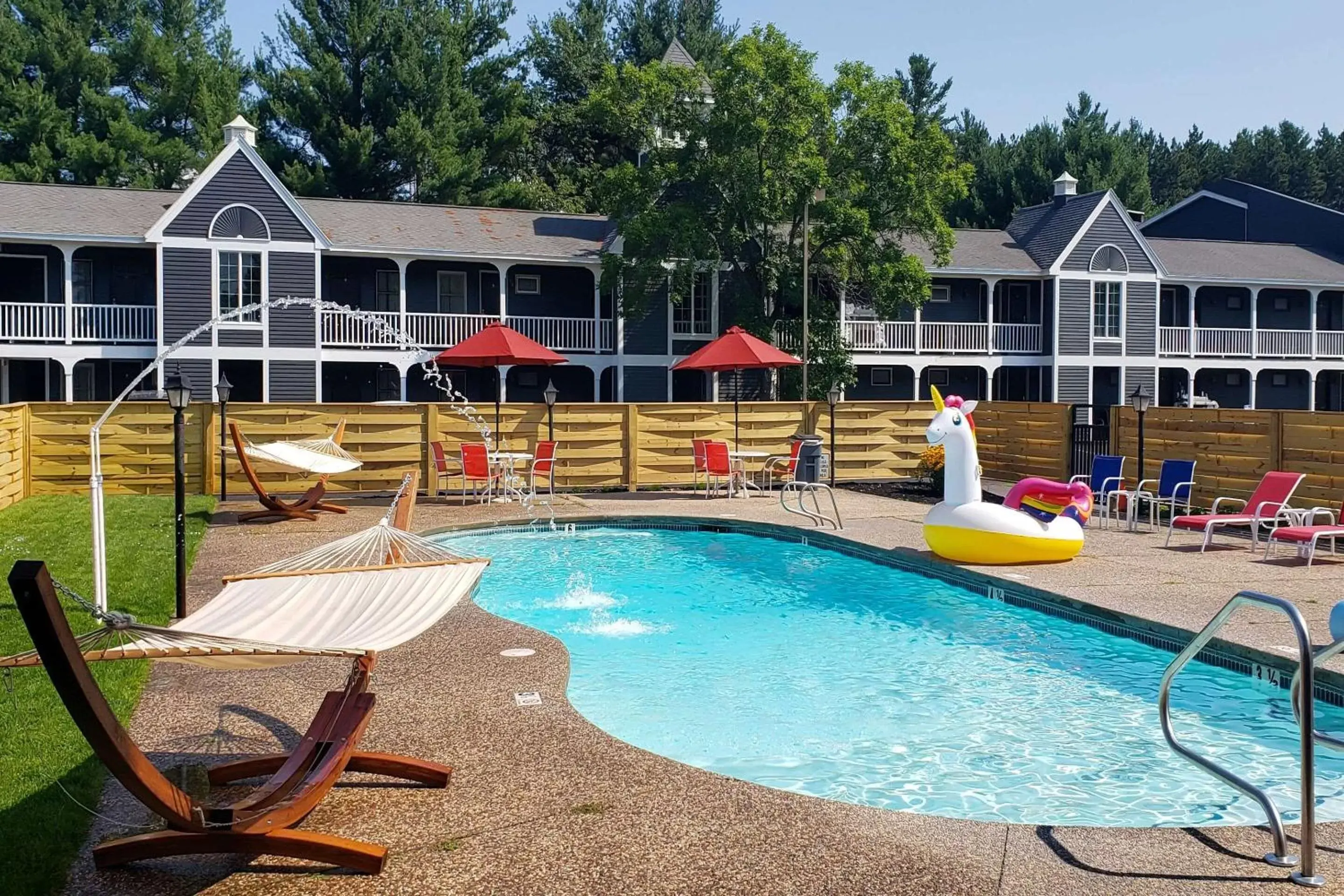 Swimming Pool in Green Granite Inn, Ascend Hotel Collection