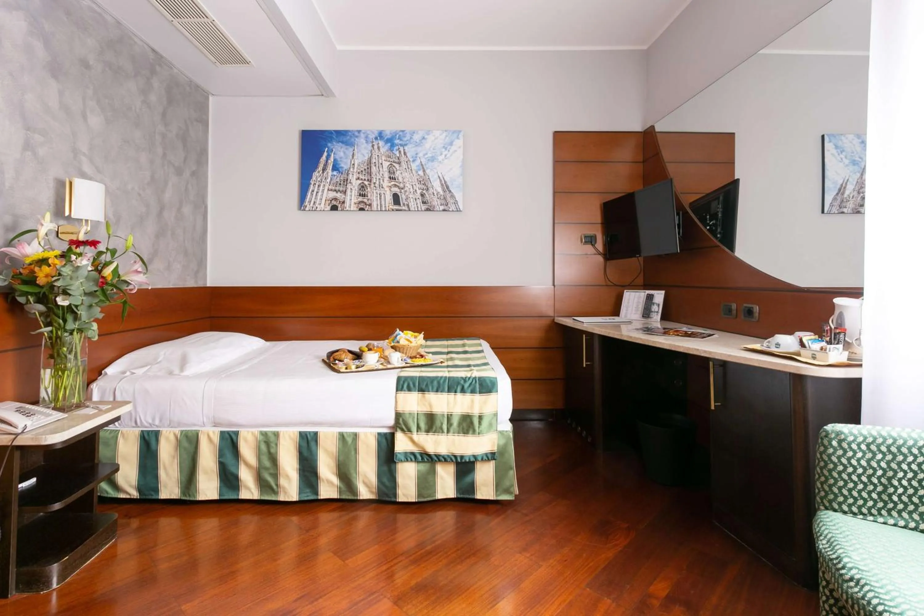 Bedroom, Bed in Hotel Mirage Sure Hotel Collection by Best Western