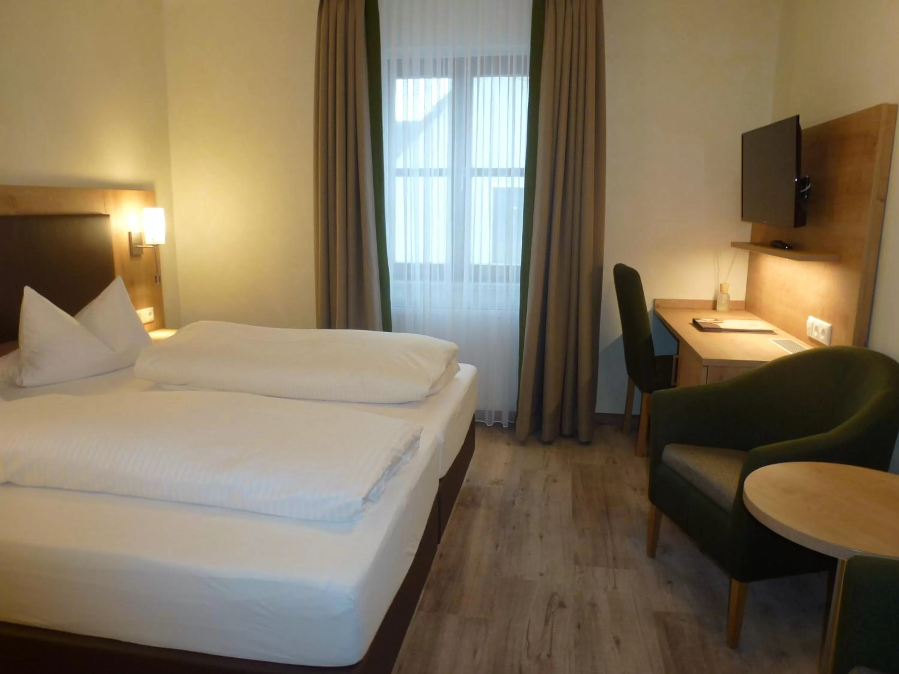 Photo of the whole room, Bed in Gasthof Hotel Reif