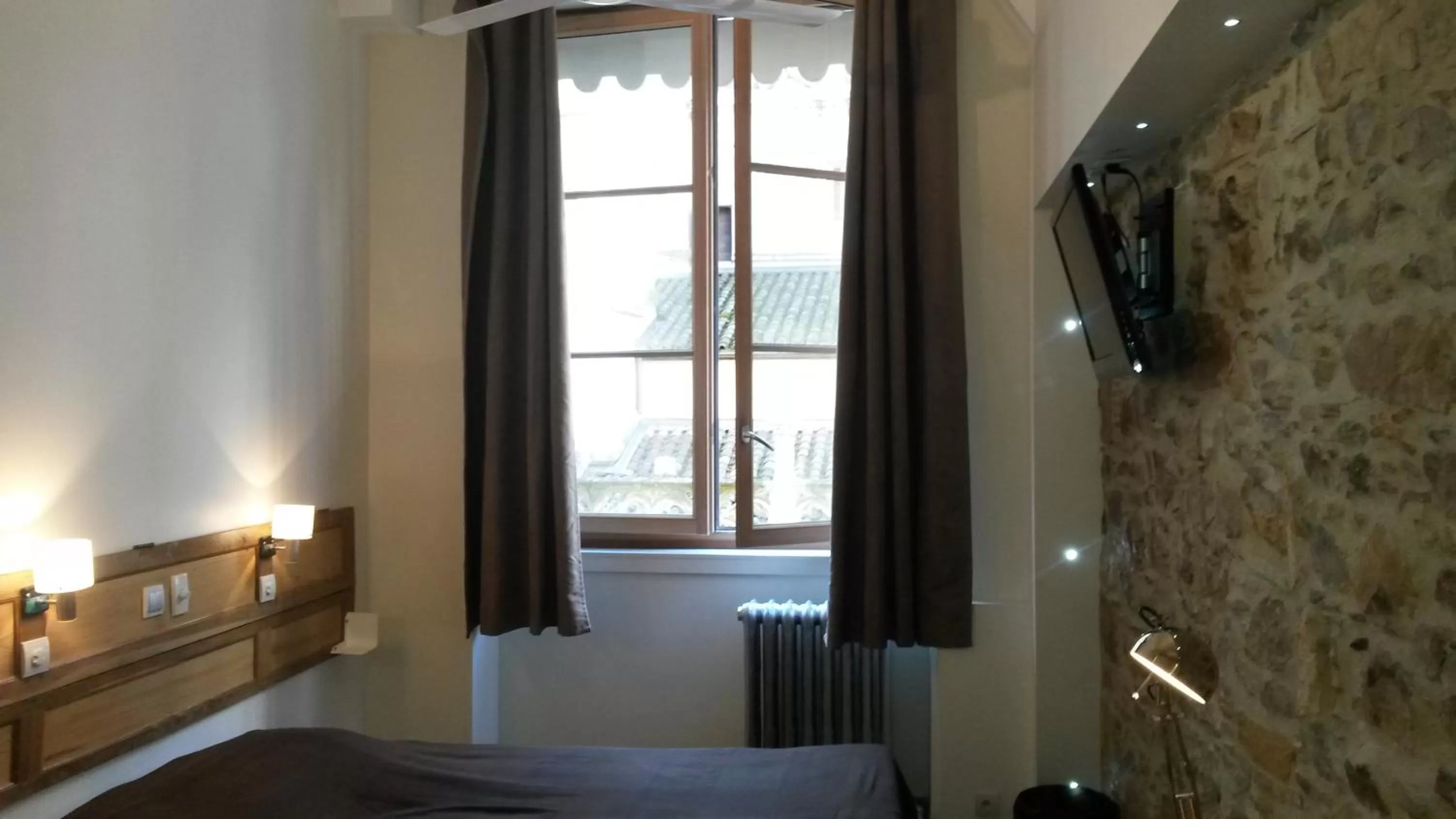 Bed in Hôtel Le Boulevardier