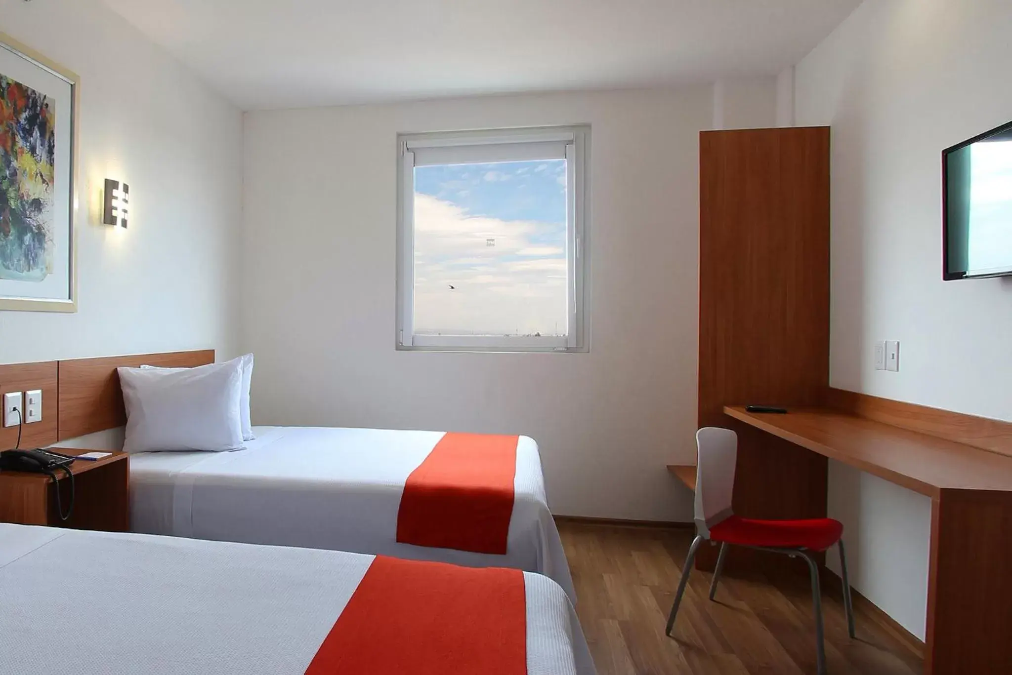 Photo of the whole room, Bed in One Guadalajara Periferico Poniente