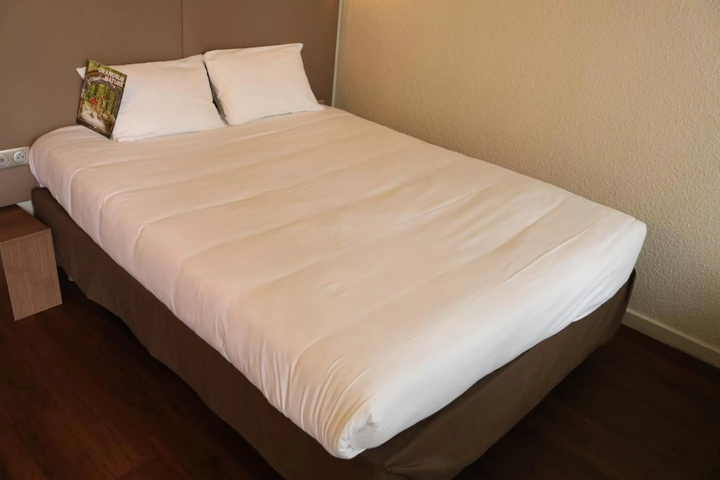 Bedroom, Bed in Campanile Montluçon ~ Saint-Victor