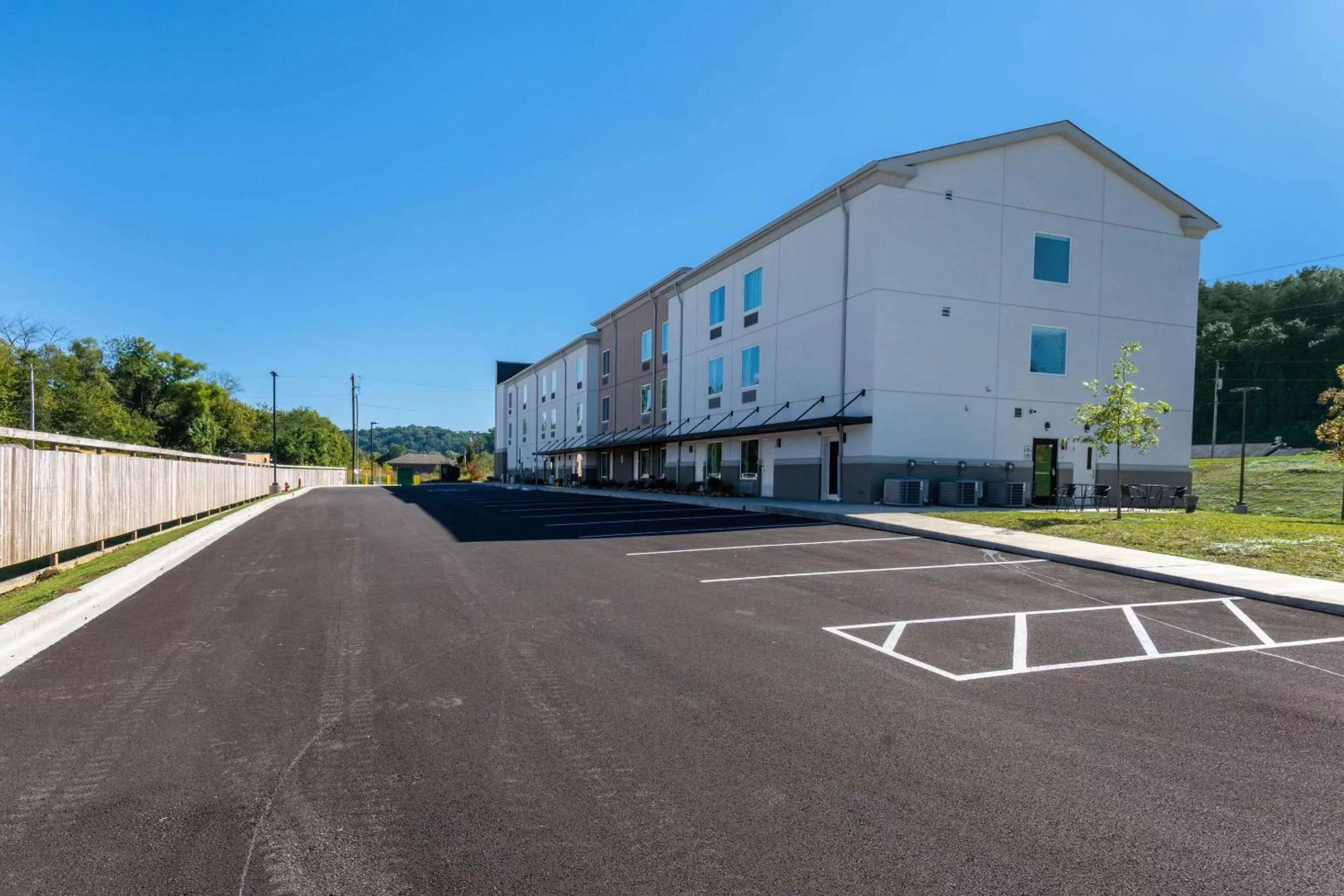 Property building in Econo Lodge
