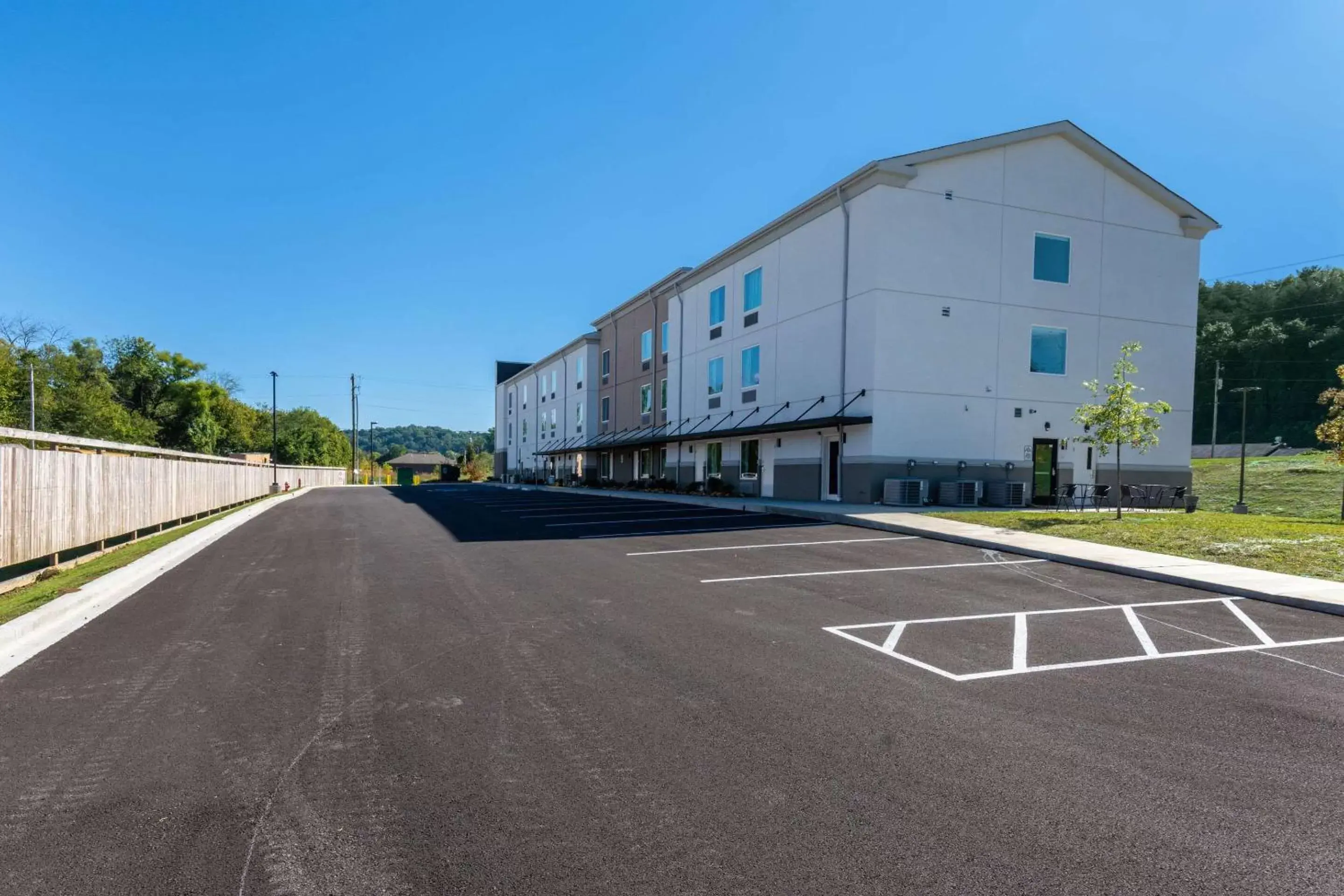 Property Building in Econo Lodge