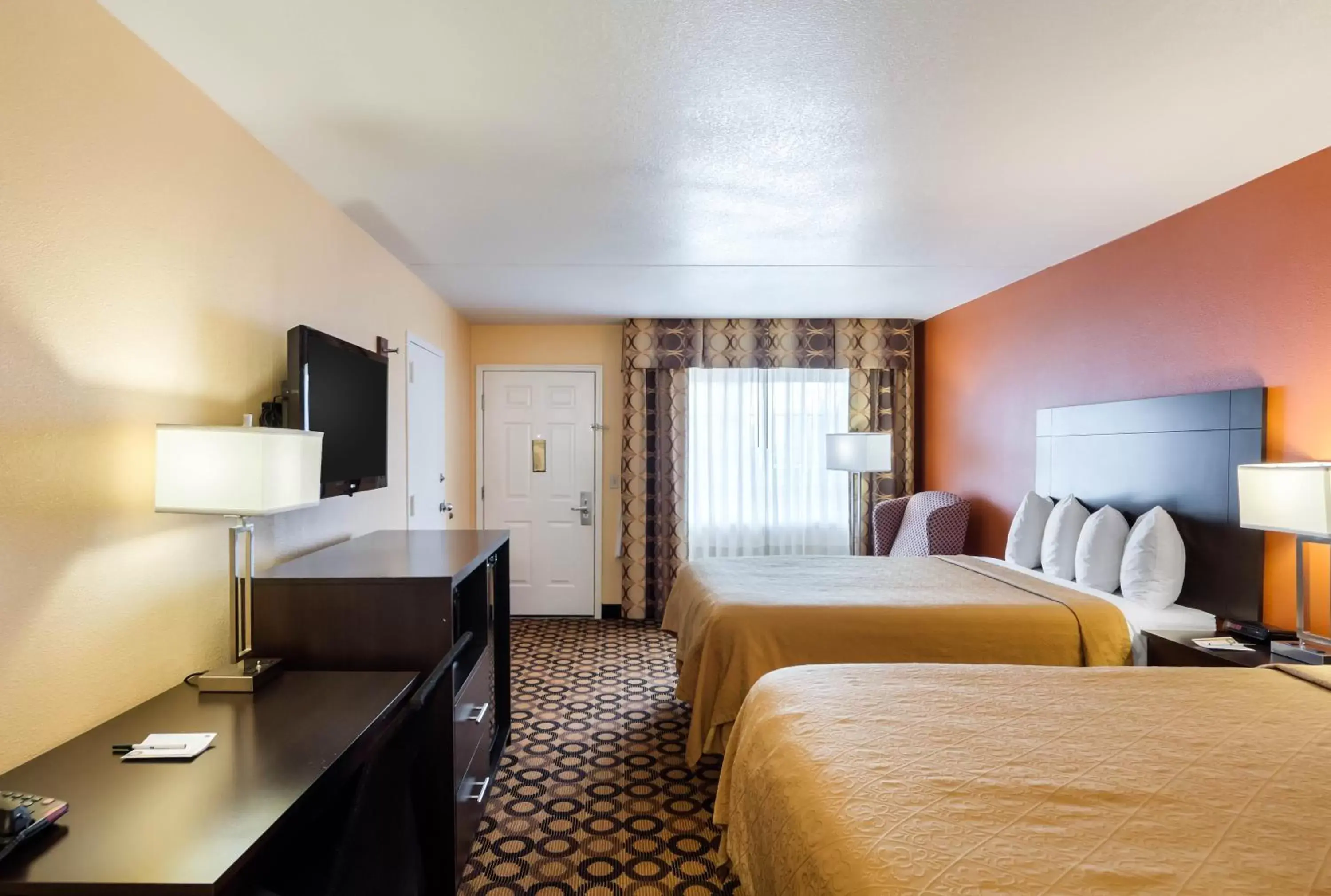 Queen Room with Two Queen Beds - Smoking in Quality Inn Siloam Springs West