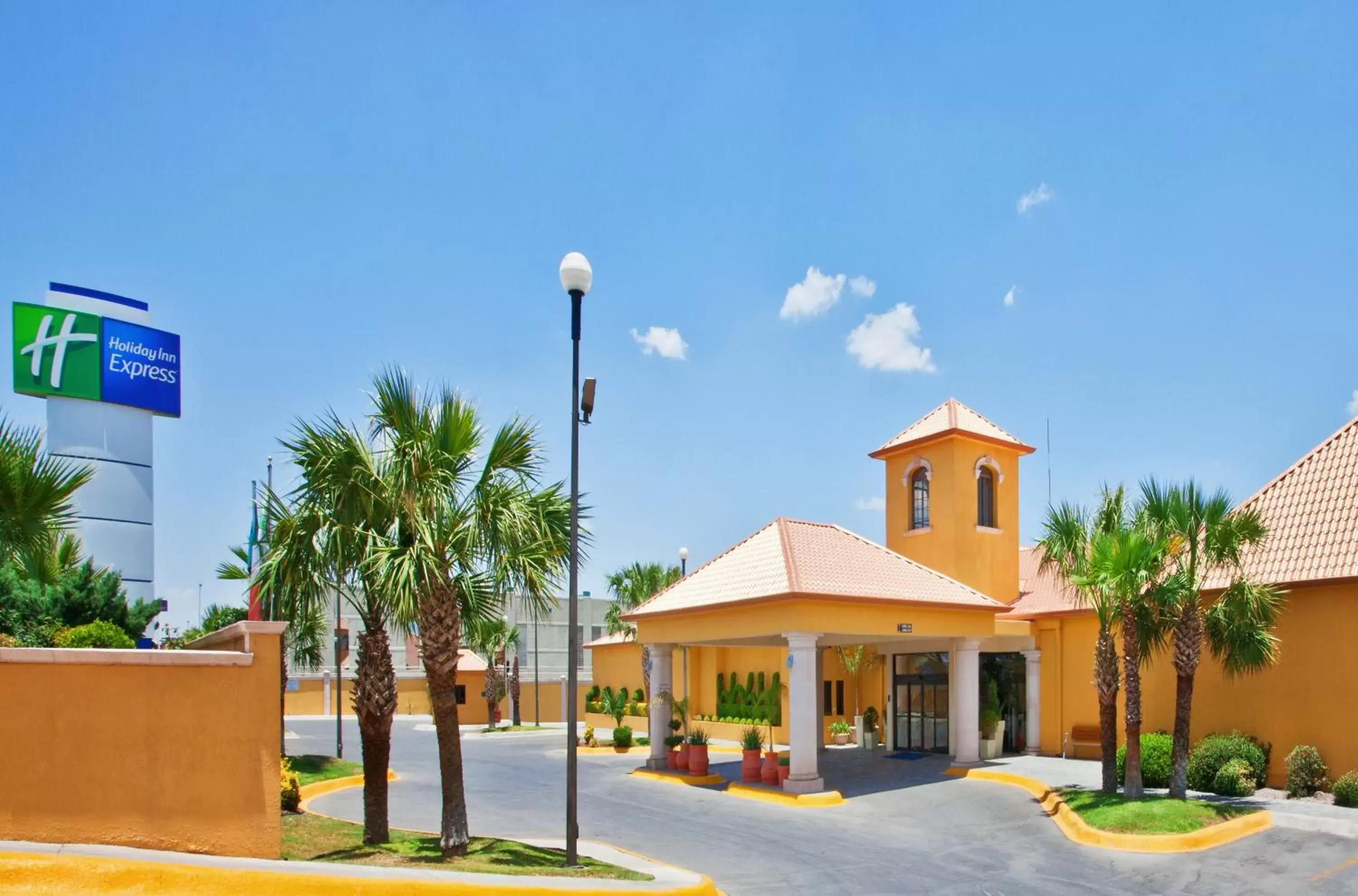 Property Building in Holiday Inn Express Chihuahua, an IHG Hotel