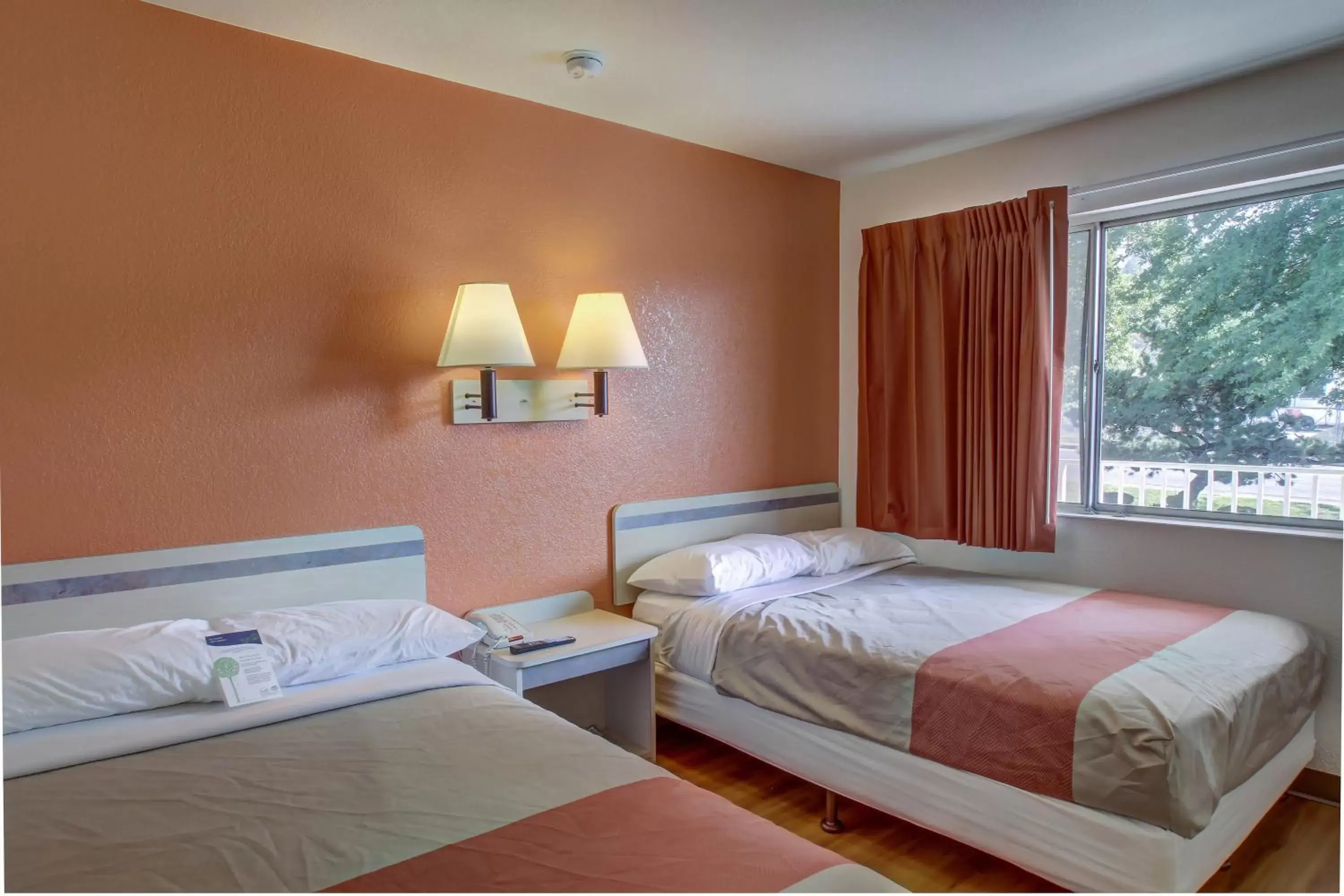 Bedroom, Bed in Motel 6-Grants Pass, OR Bedroom, Bed in Motel 6-Grants Pass, OR