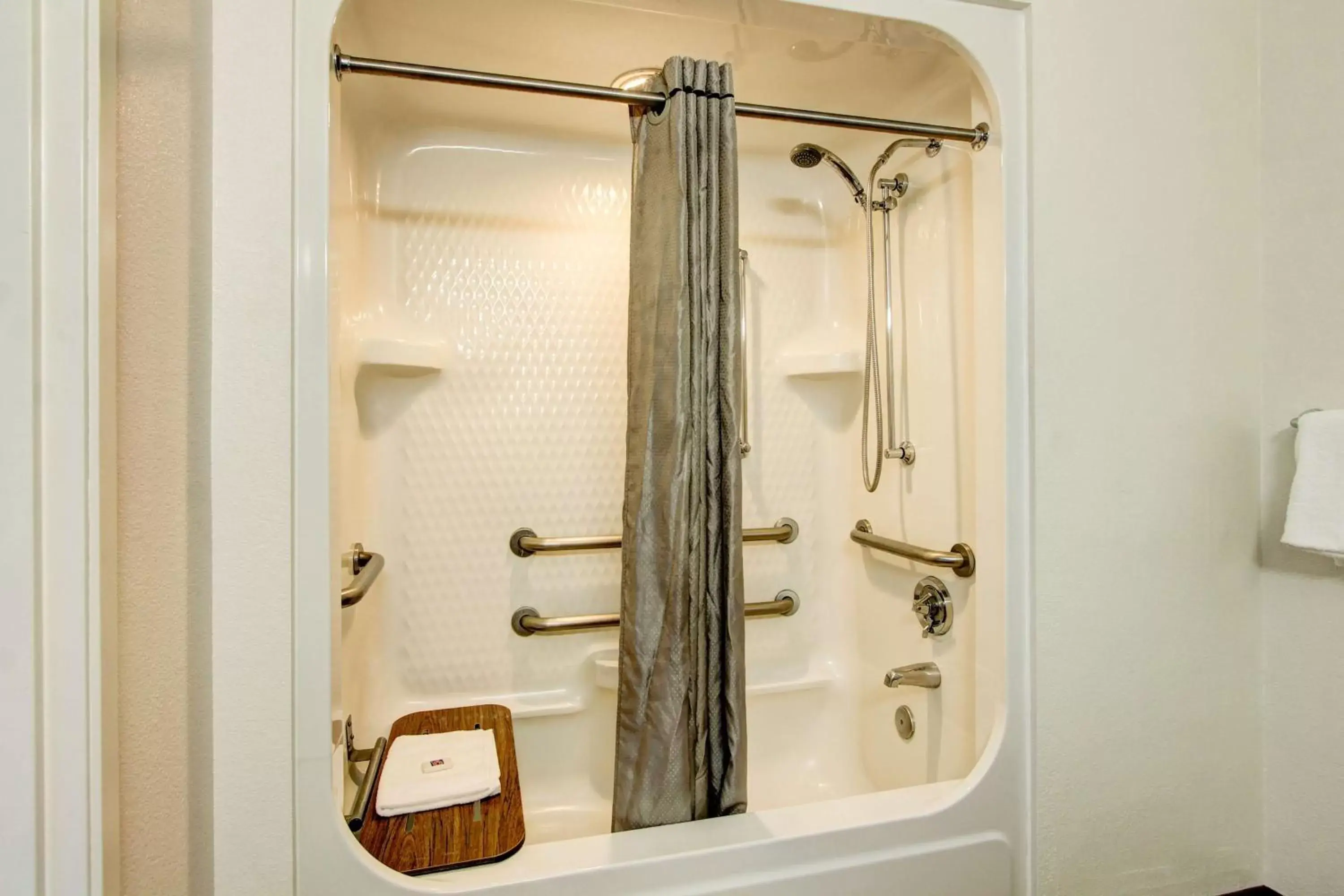Shower, Bathroom in Motel 6-Aurora, CO - East Aurora