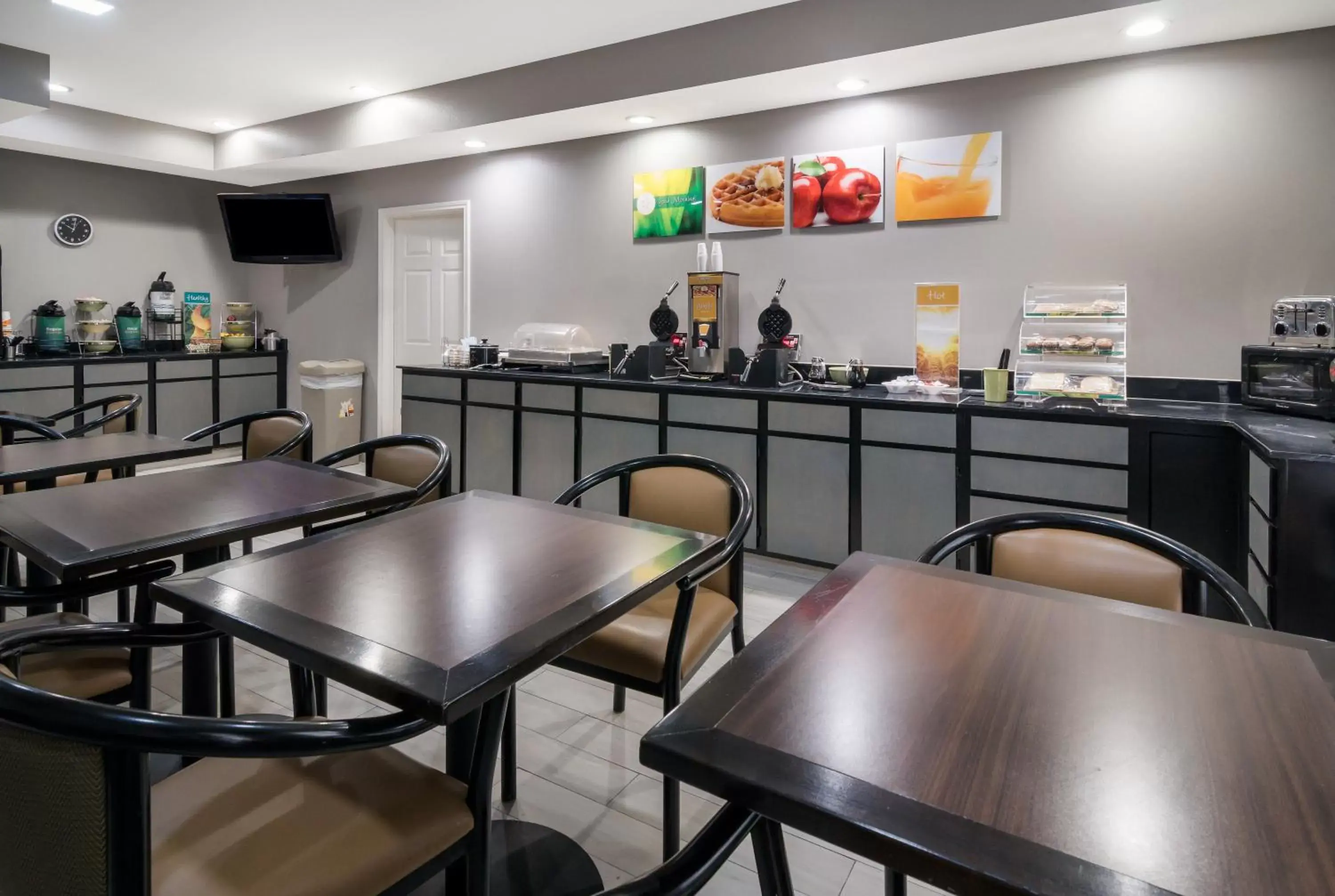 Breakfast, Restaurant/Places to Eat in Quality Inn & Suites Granbury