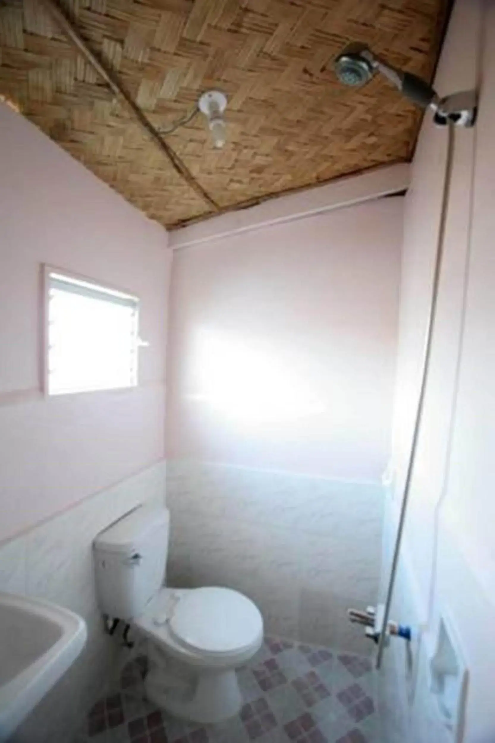 Bathroom in Luis Bay Travellers Lodge