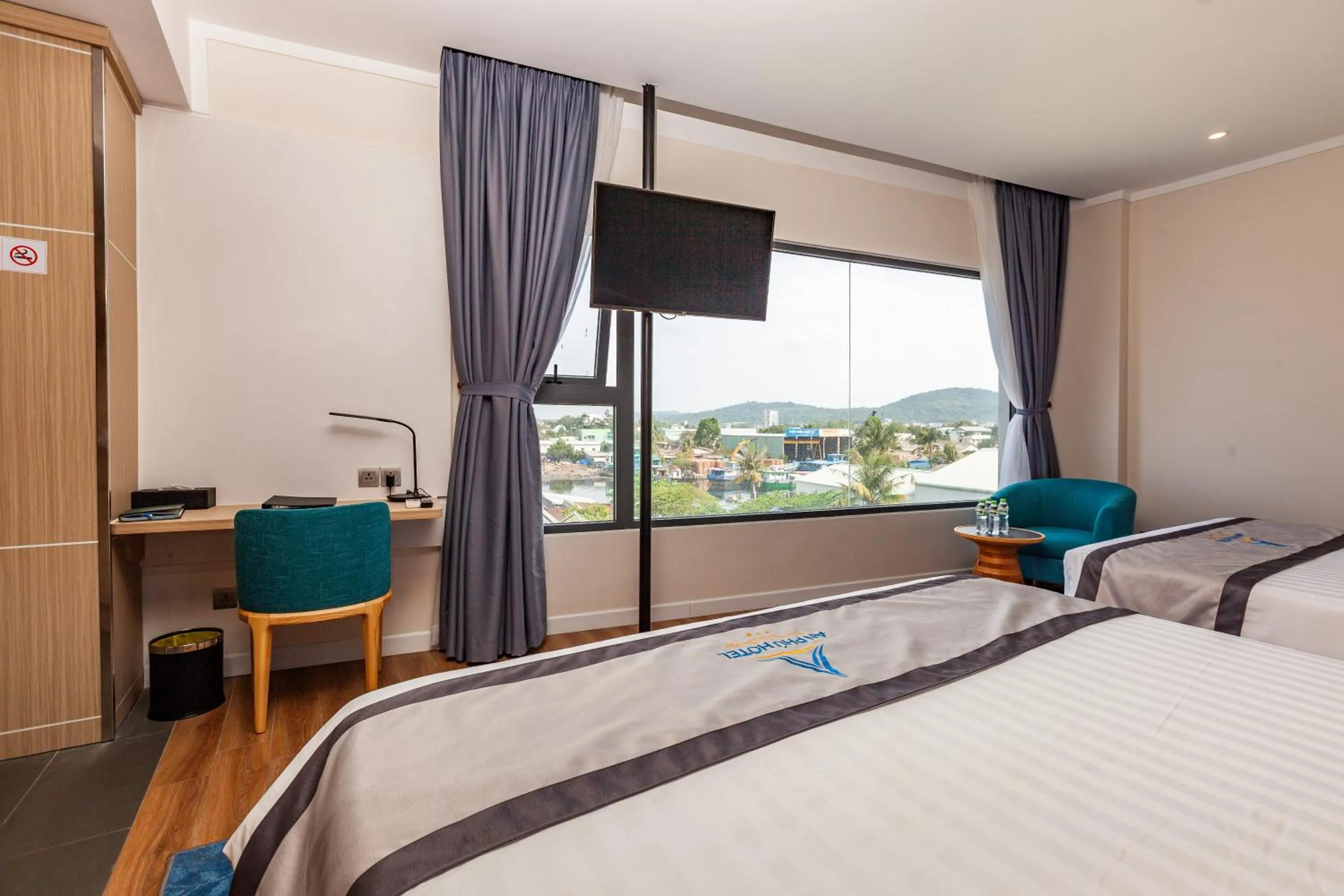 TV and multimedia, Bed in An Phu Hotel