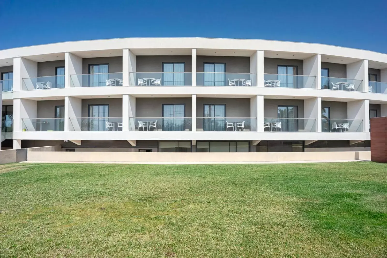 Facade/entrance, Property Building in Hotel dos Zimbros