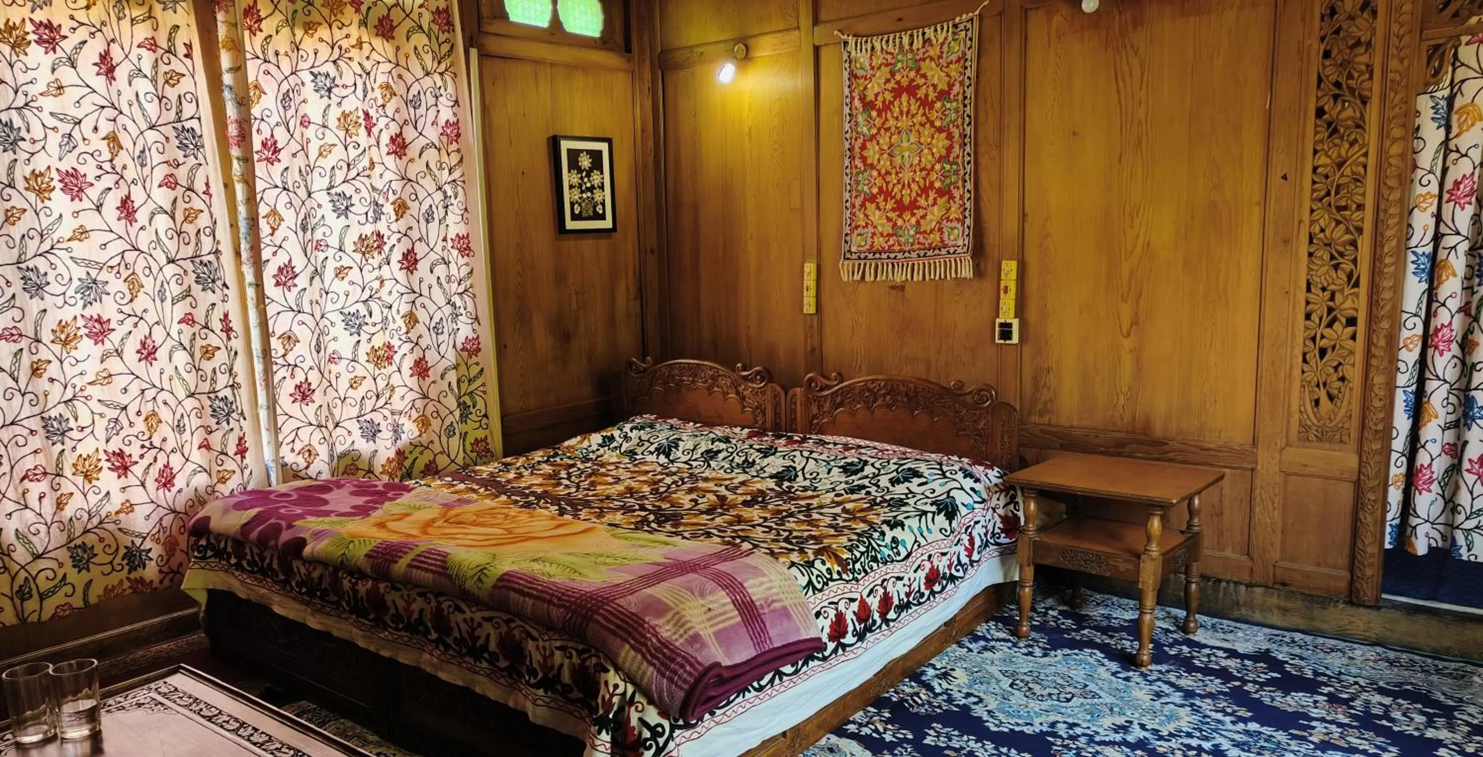 Deluxe Double or Twin Room with Lake View in Houseboat Karima palace
