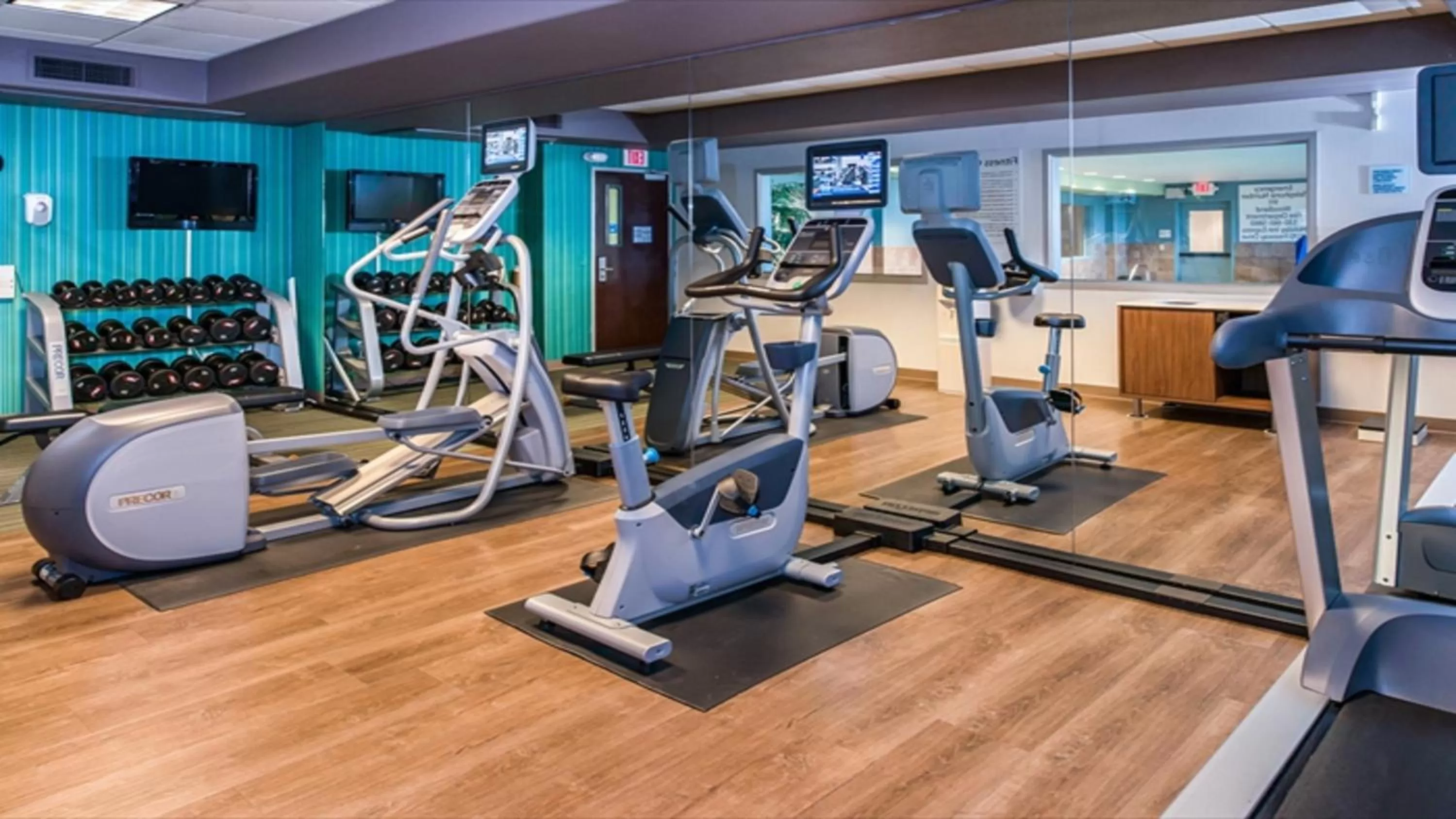 Fitness centre/facilities in Holiday Inn Express Woodland by IHG