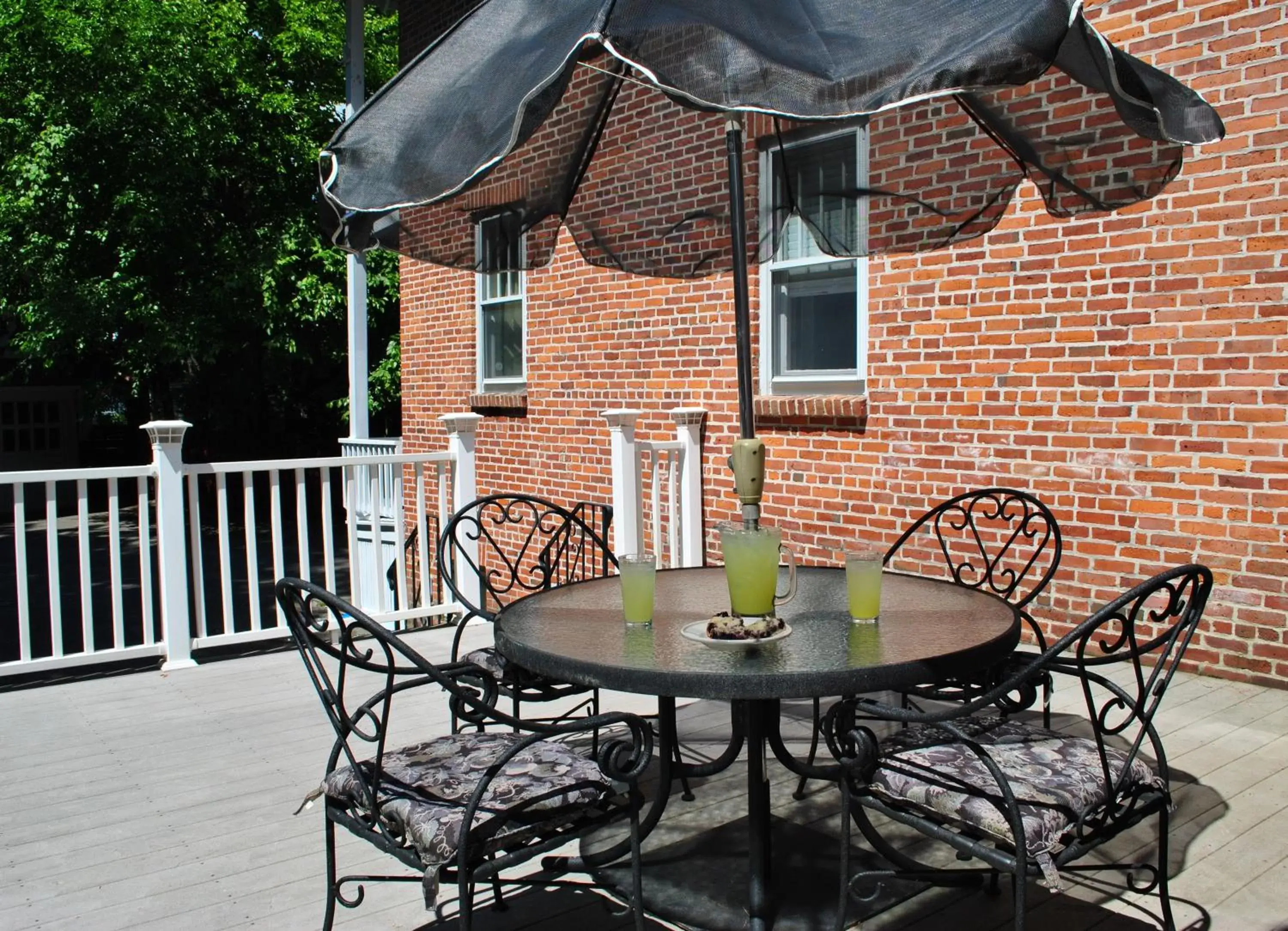 Patio in Grand Colonial Bed and Breakfast