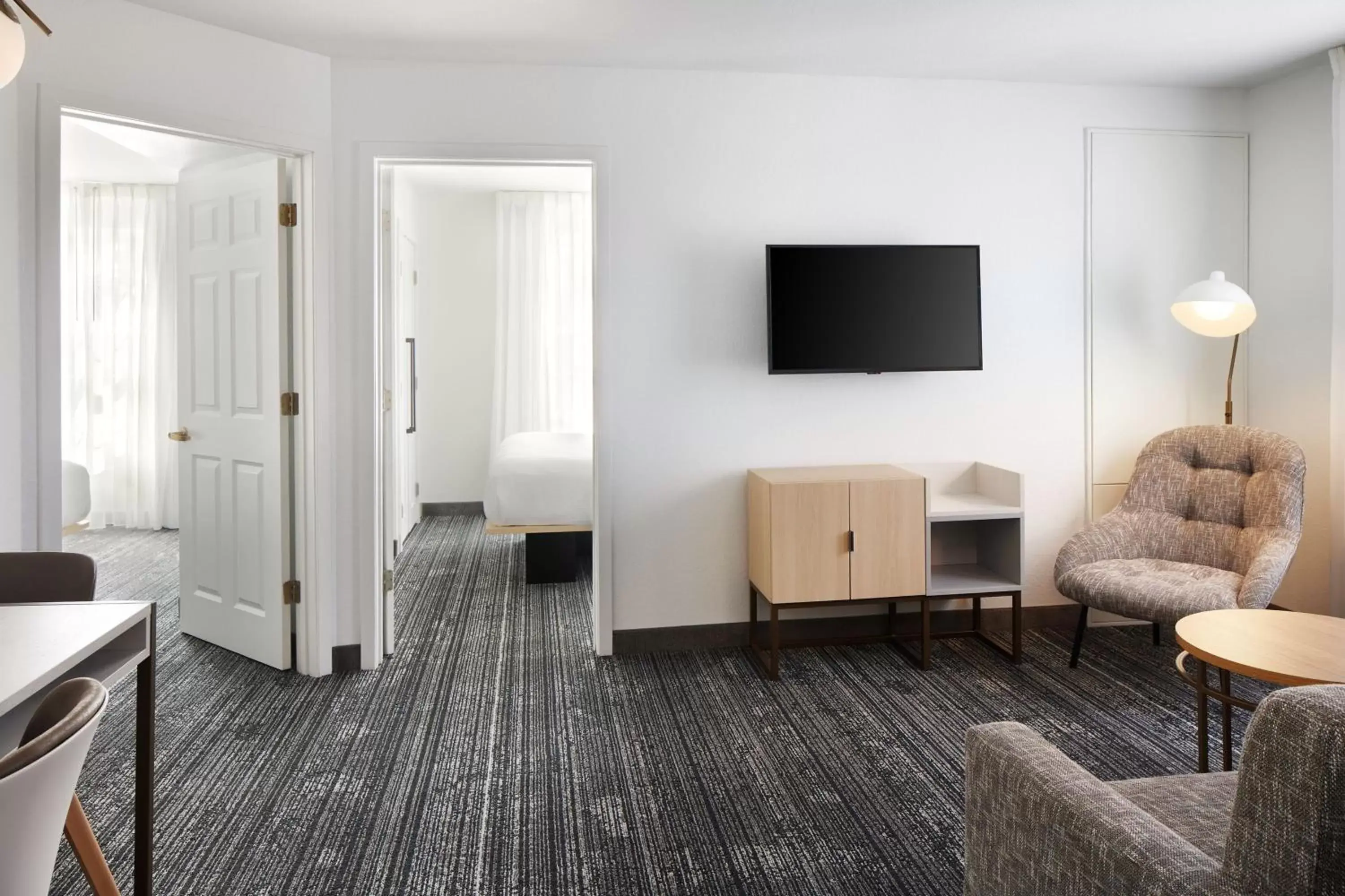 Living room, TV/Entertainment Center in TownePlace Suites Dulles Airport