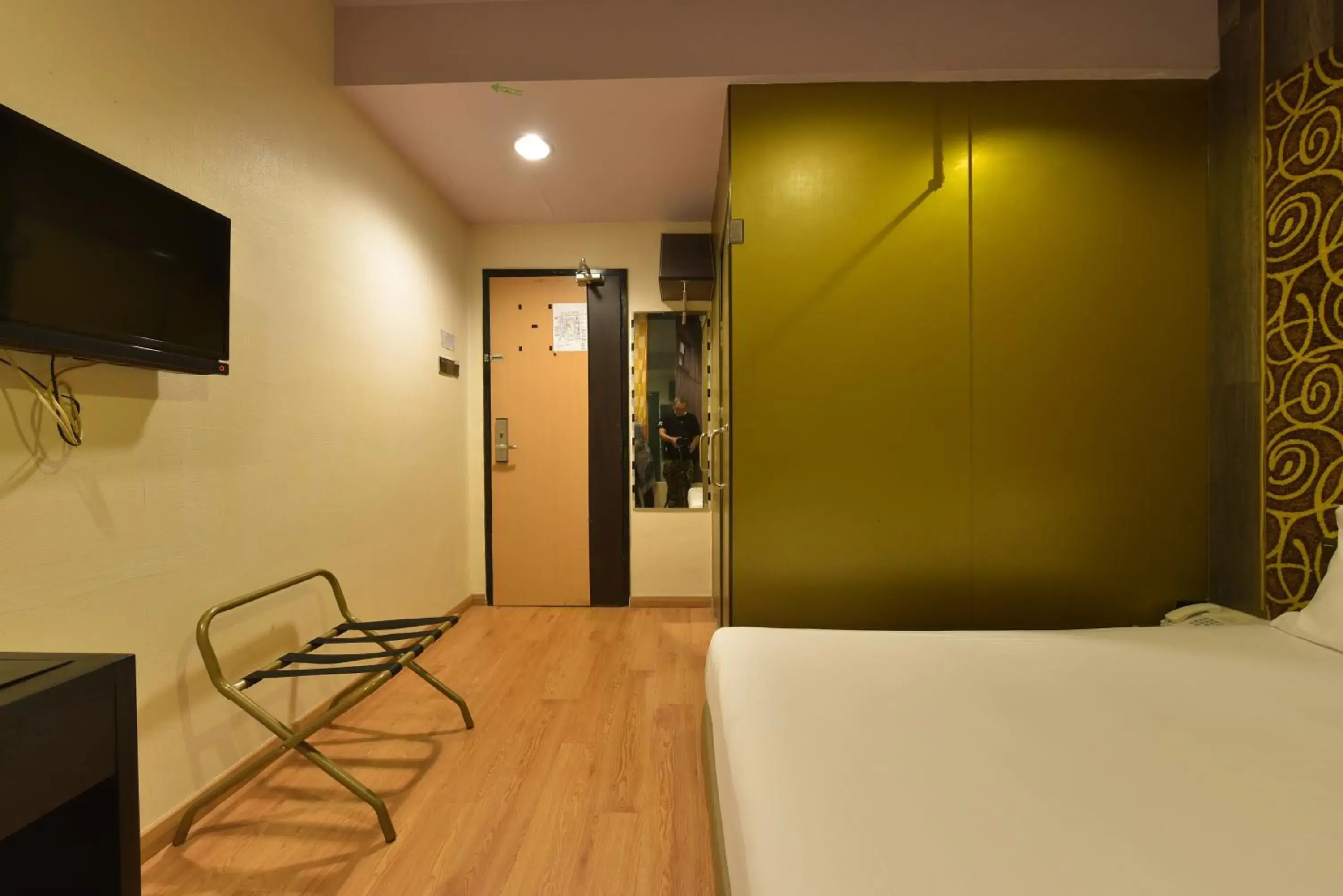 Bathroom, Bed in Townhouse OAK Hotel Holmes Johor Jaya