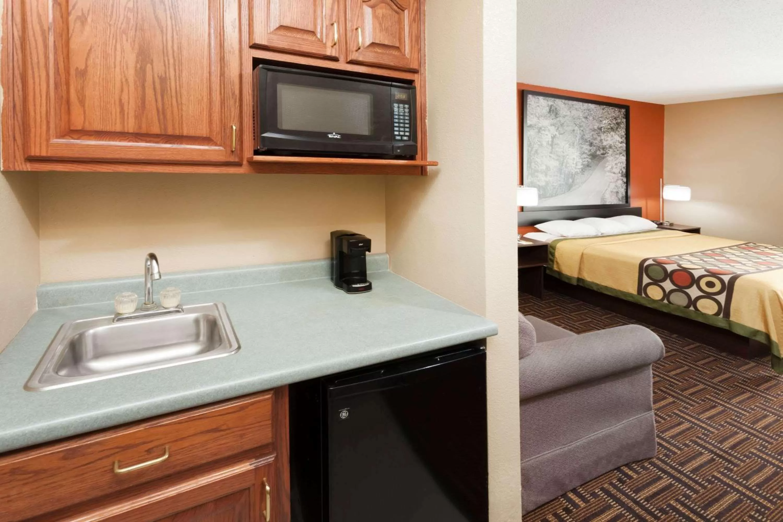 Photo of the whole room in Super 8 by Wyndham Rochester