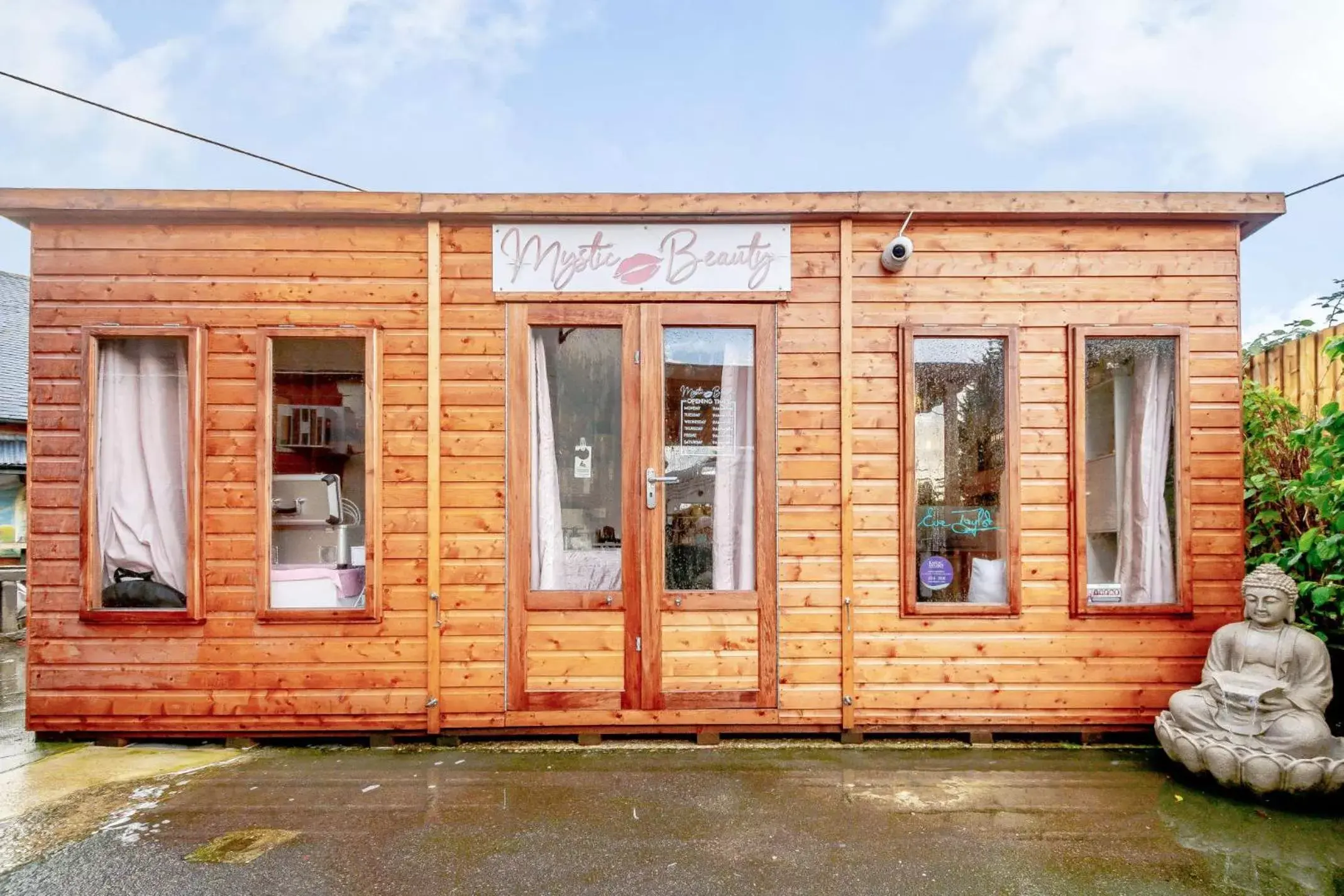 Spa and wellness centre/facilities in Stonehenge Inn & Shepherd's Huts