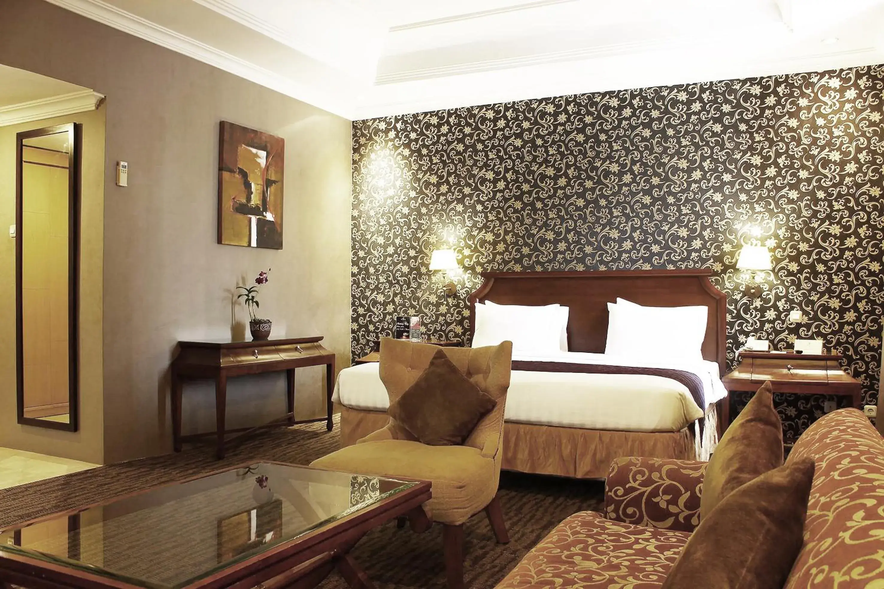 Photo of the whole room, Bed in The Mirah Bogor Hotel