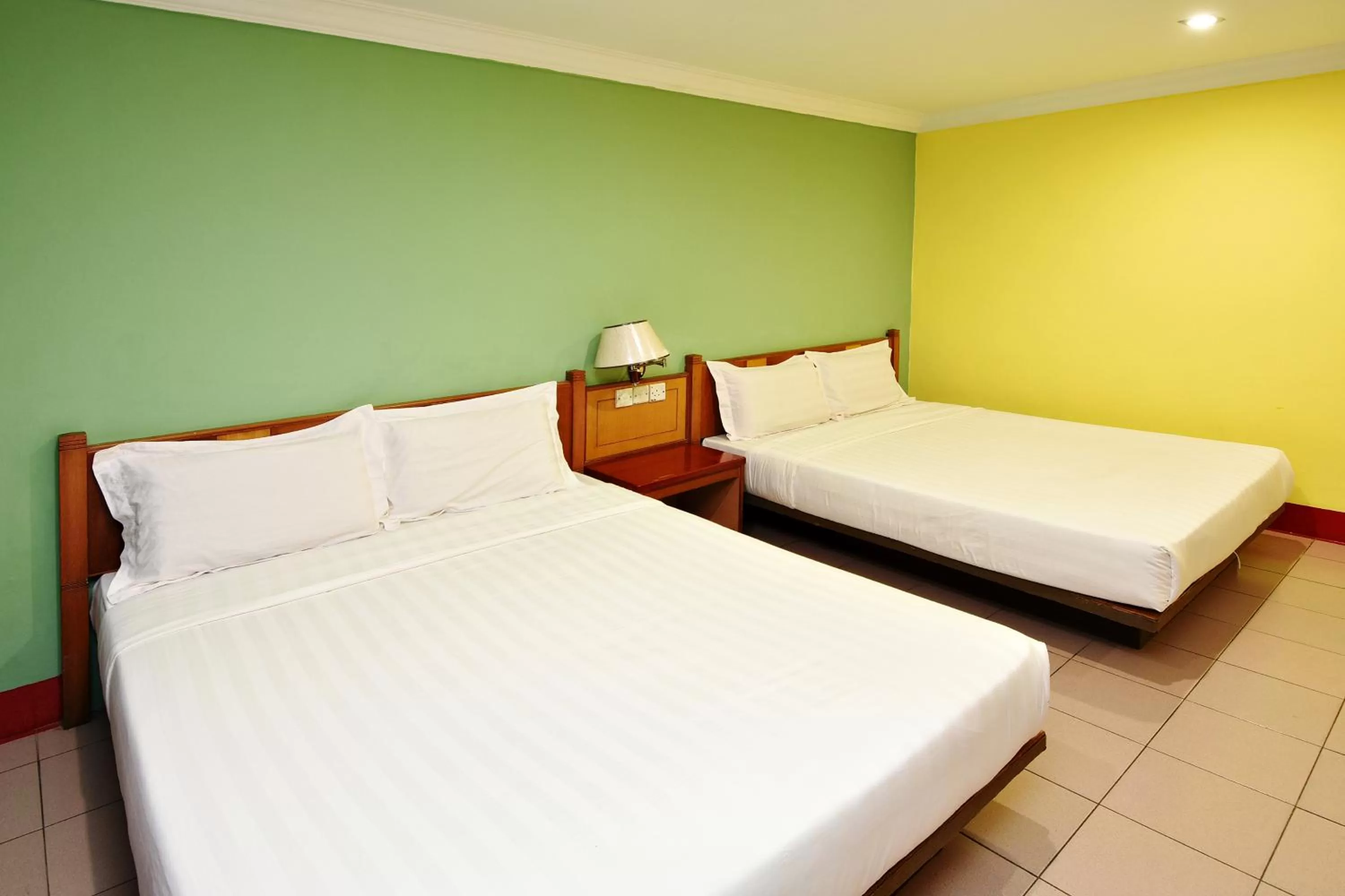 Bed in Mandarin Inn by Glex