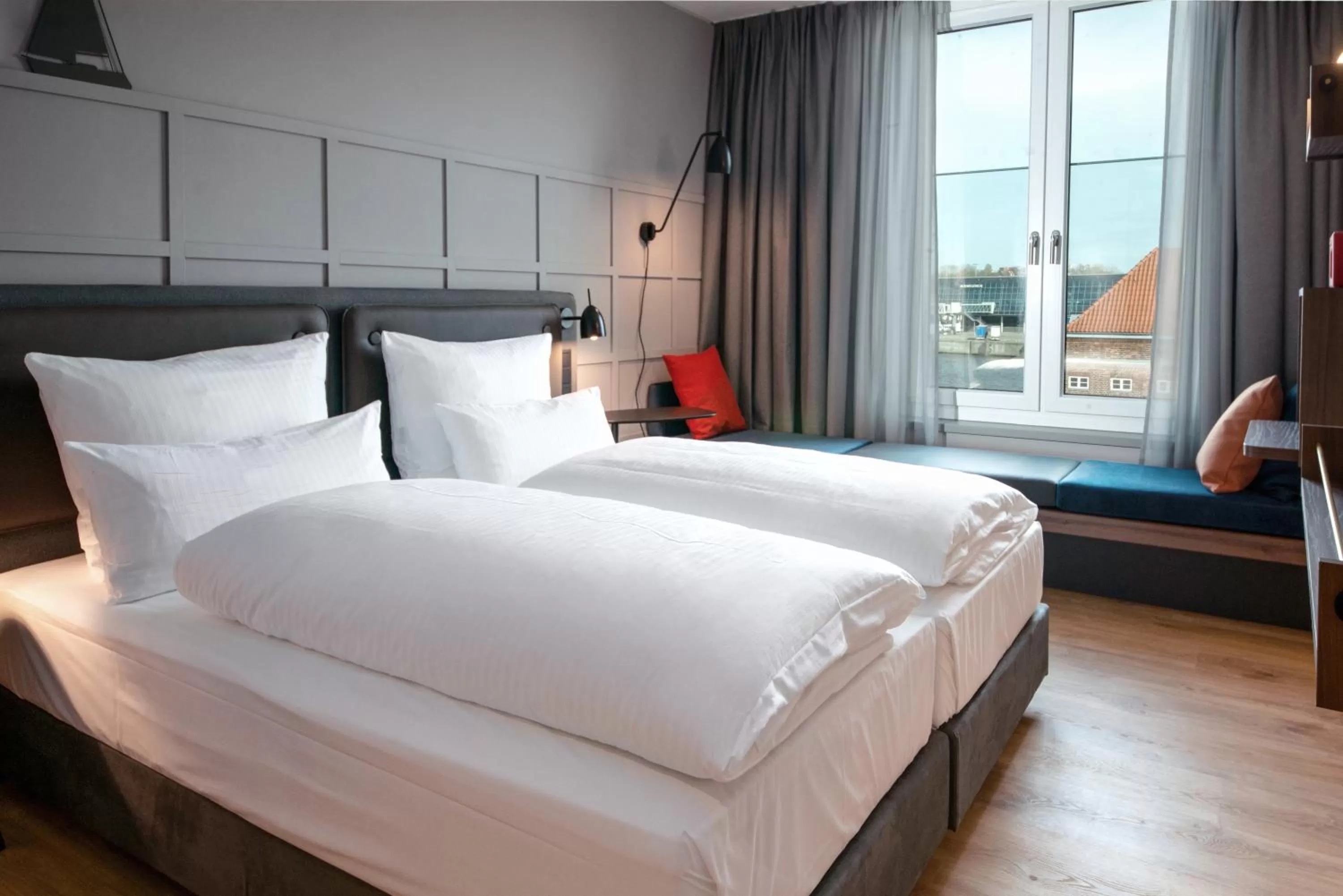 Lake view, Bed in unique by ATLANTIC Hotels Kiel