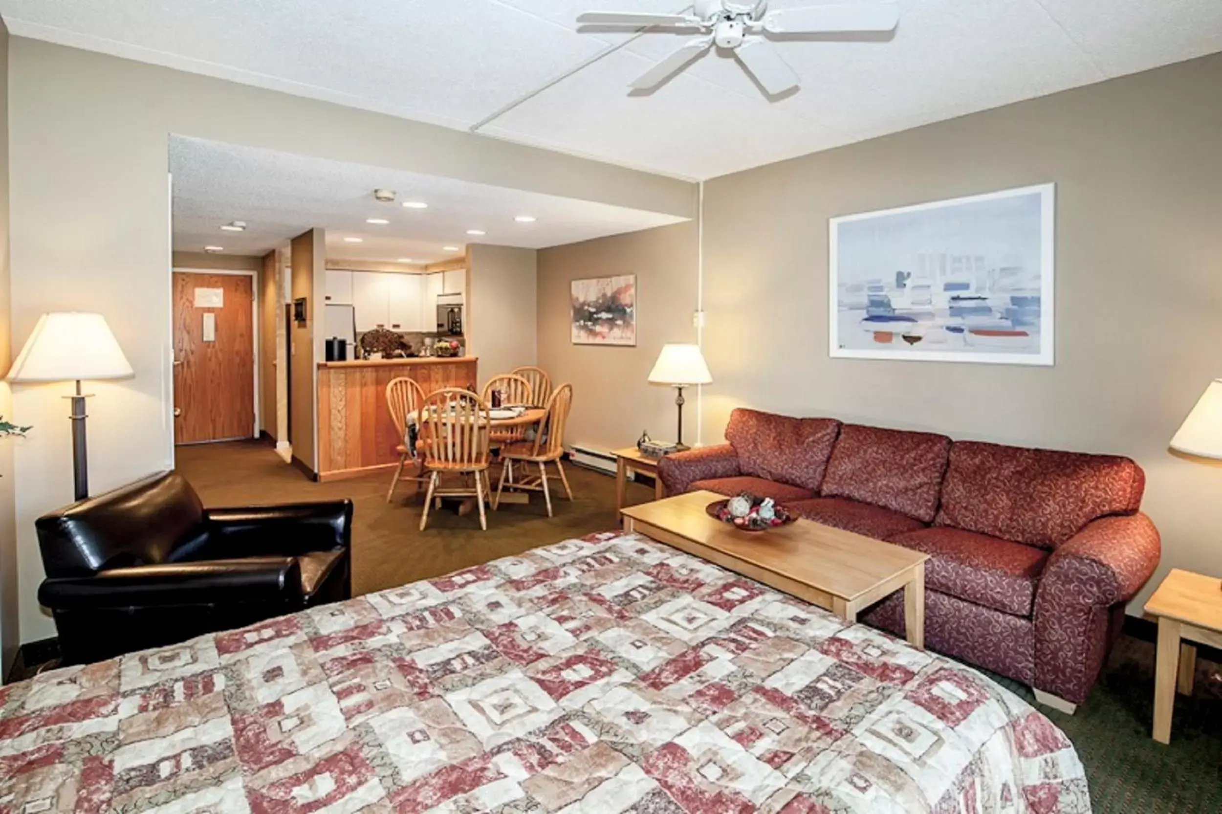 One-Bedroom Suite in Rivergreen Resort