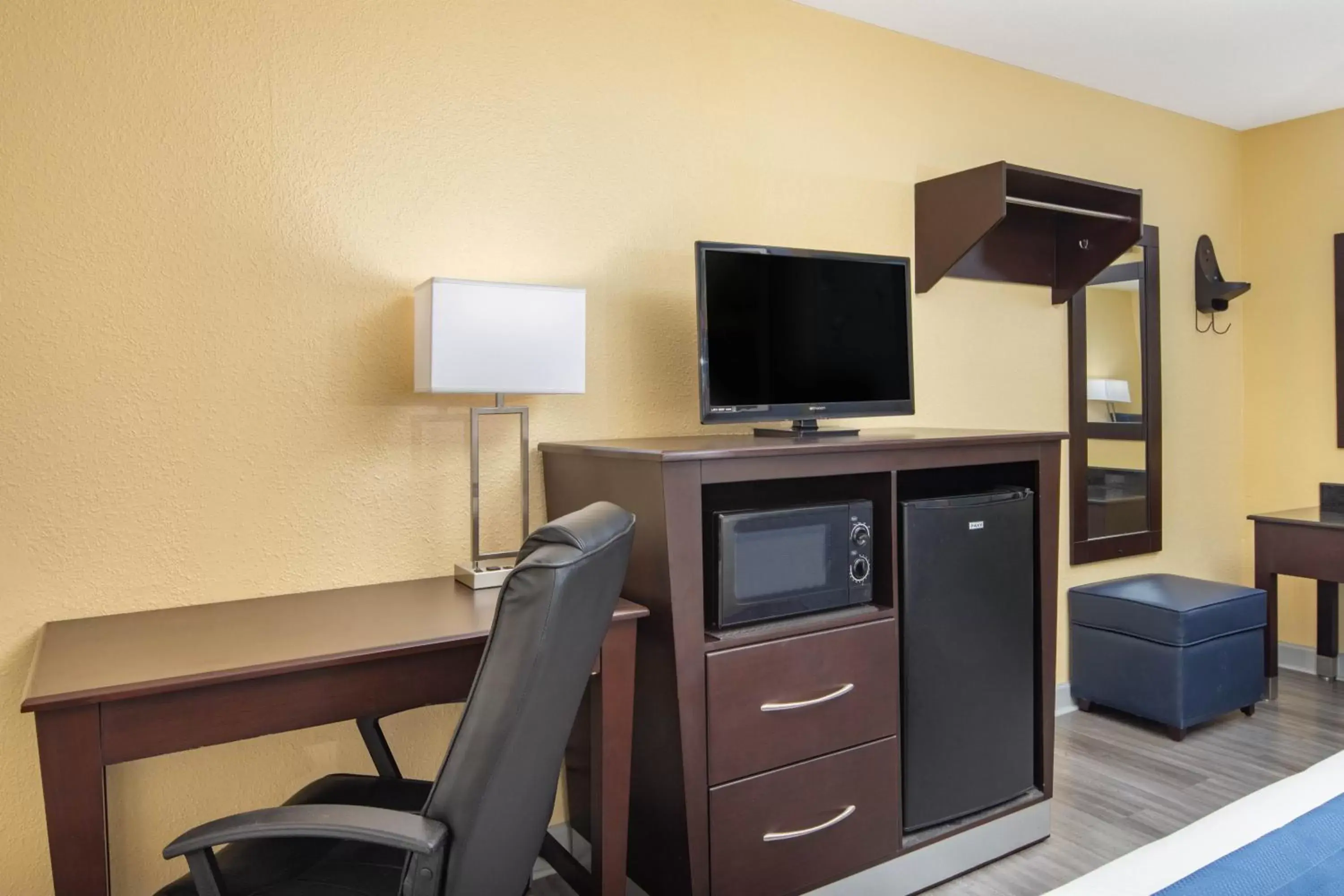 TV and multimedia, TV/Entertainment Center in Days Inn by Wyndham Muscle Shoals