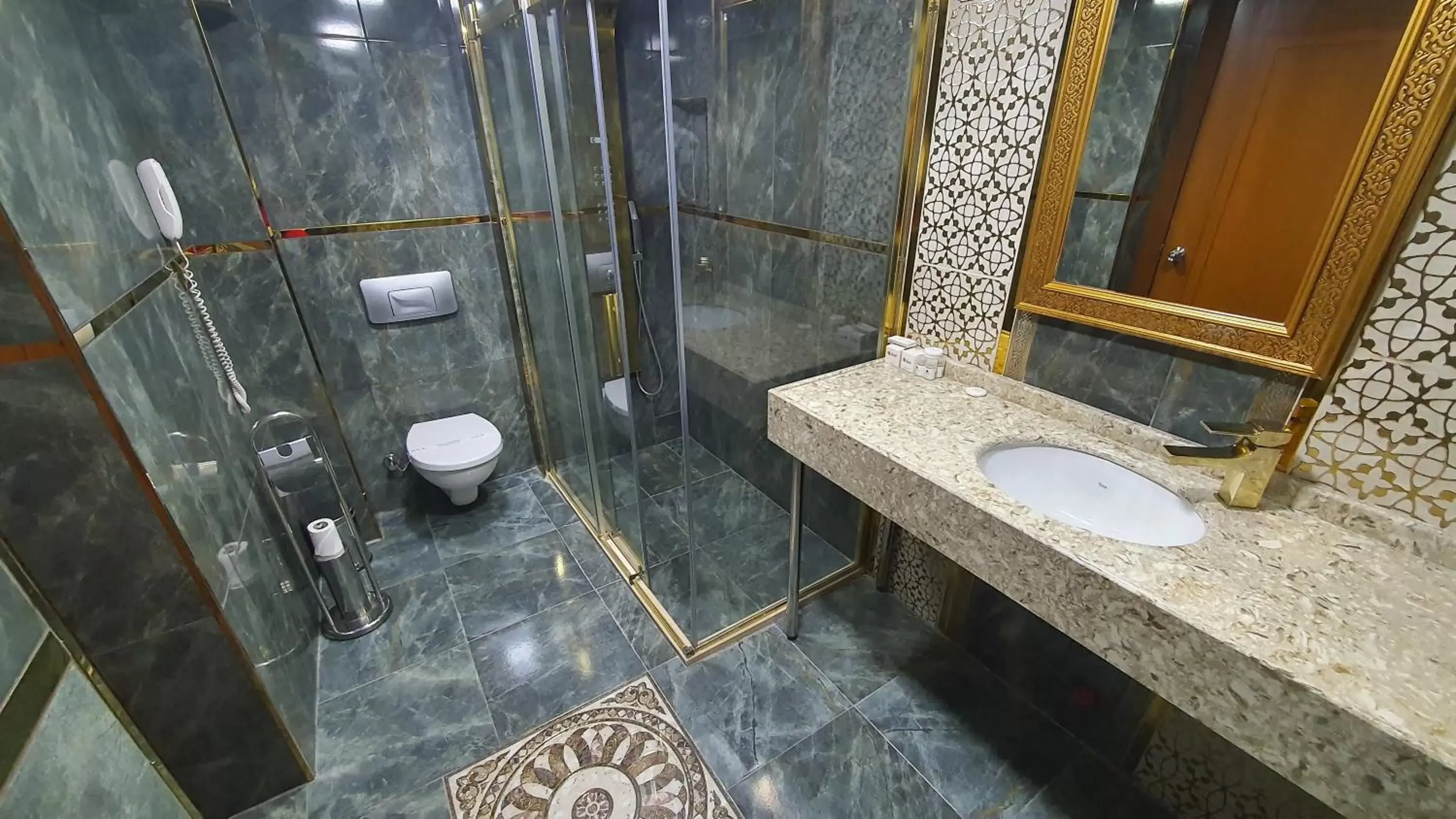 Toilet, Bathroom in Asur Hotel