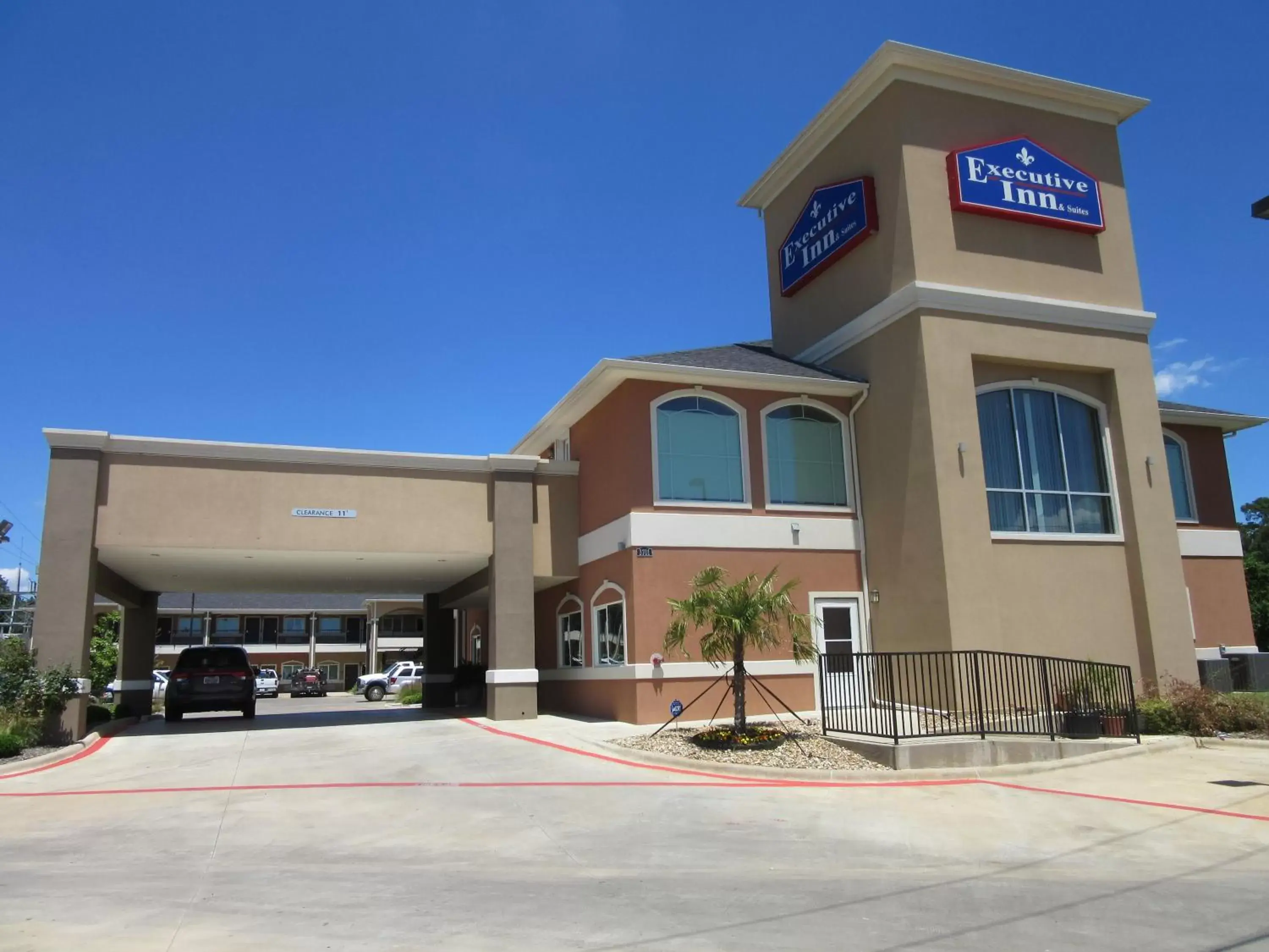 Facade/entrance, Property Building in Executive Inn and Suites Tyler