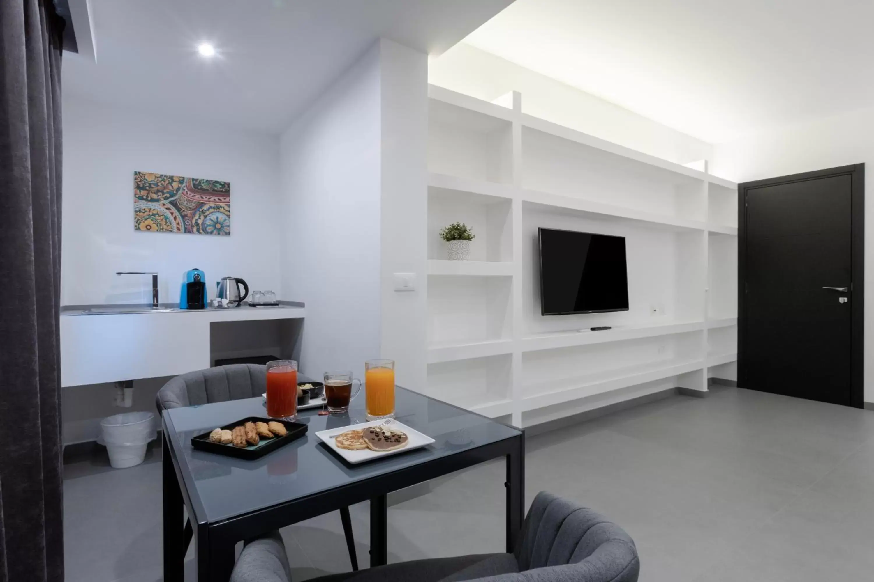 TV and multimedia, TV/Entertainment Center in Suite Palermo Apartment